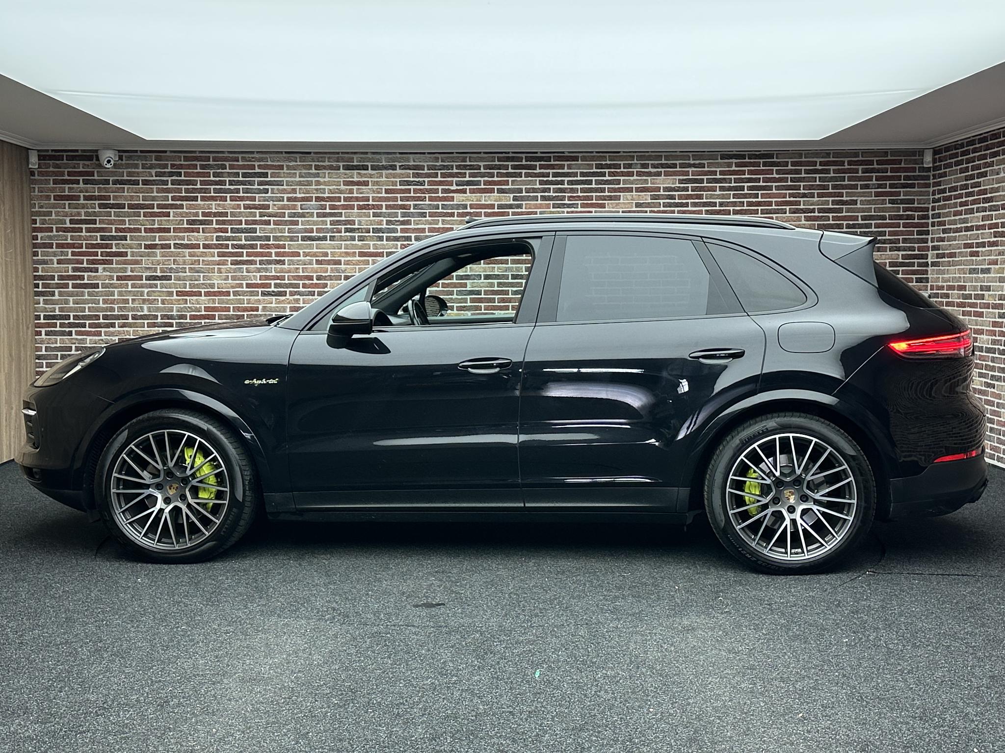 Foto van Porsche Cayenne E-hybrid