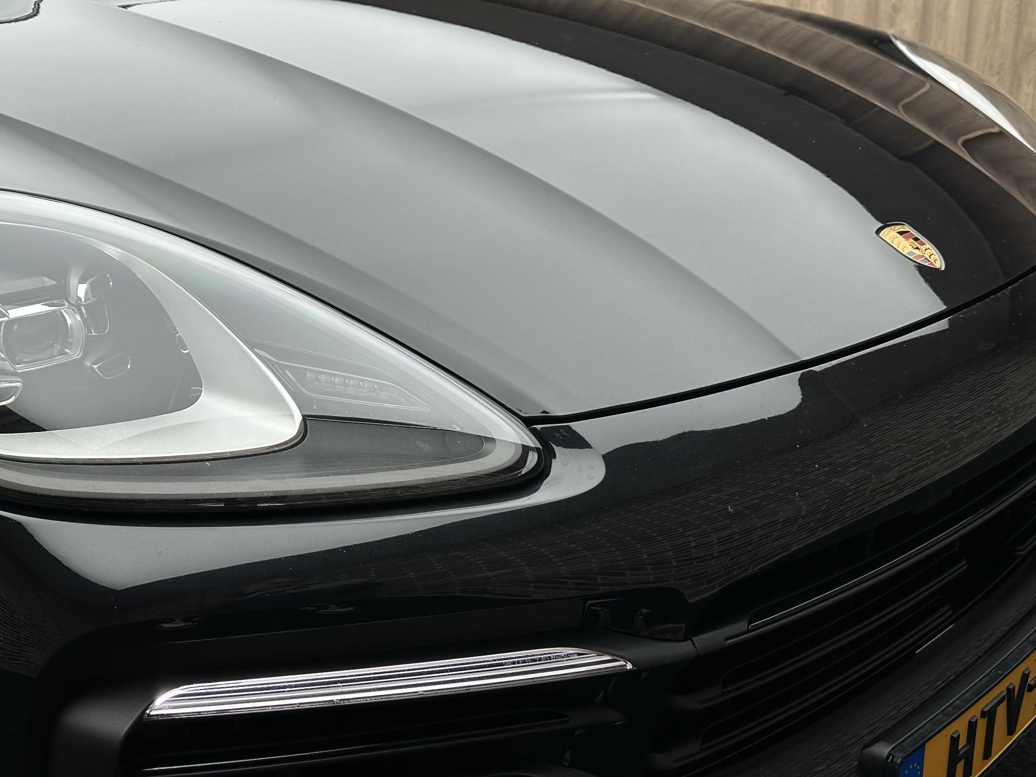 Foto van Porsche Cayenne E-hybrid
