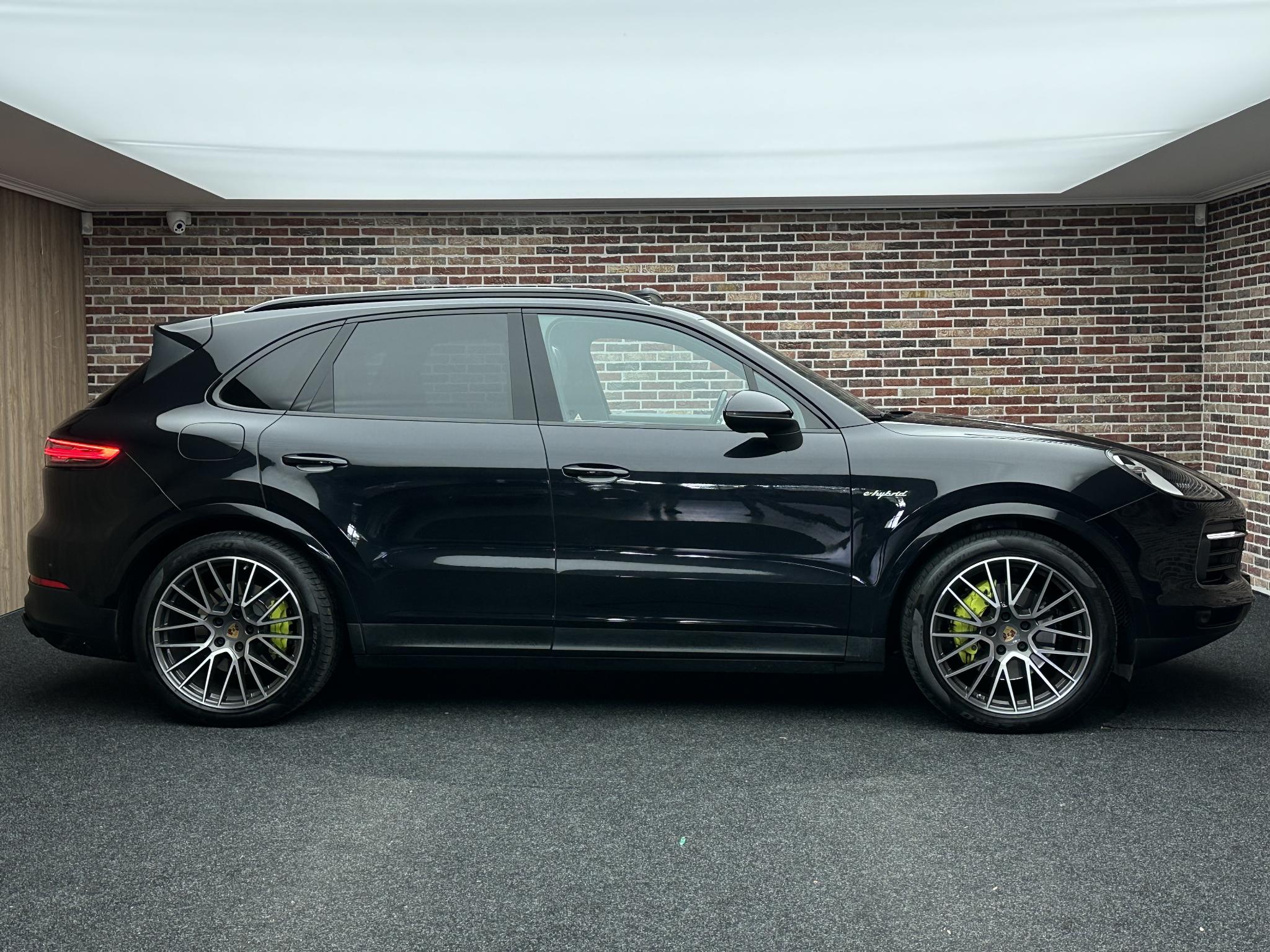 Foto van Porsche Cayenne E-hybrid