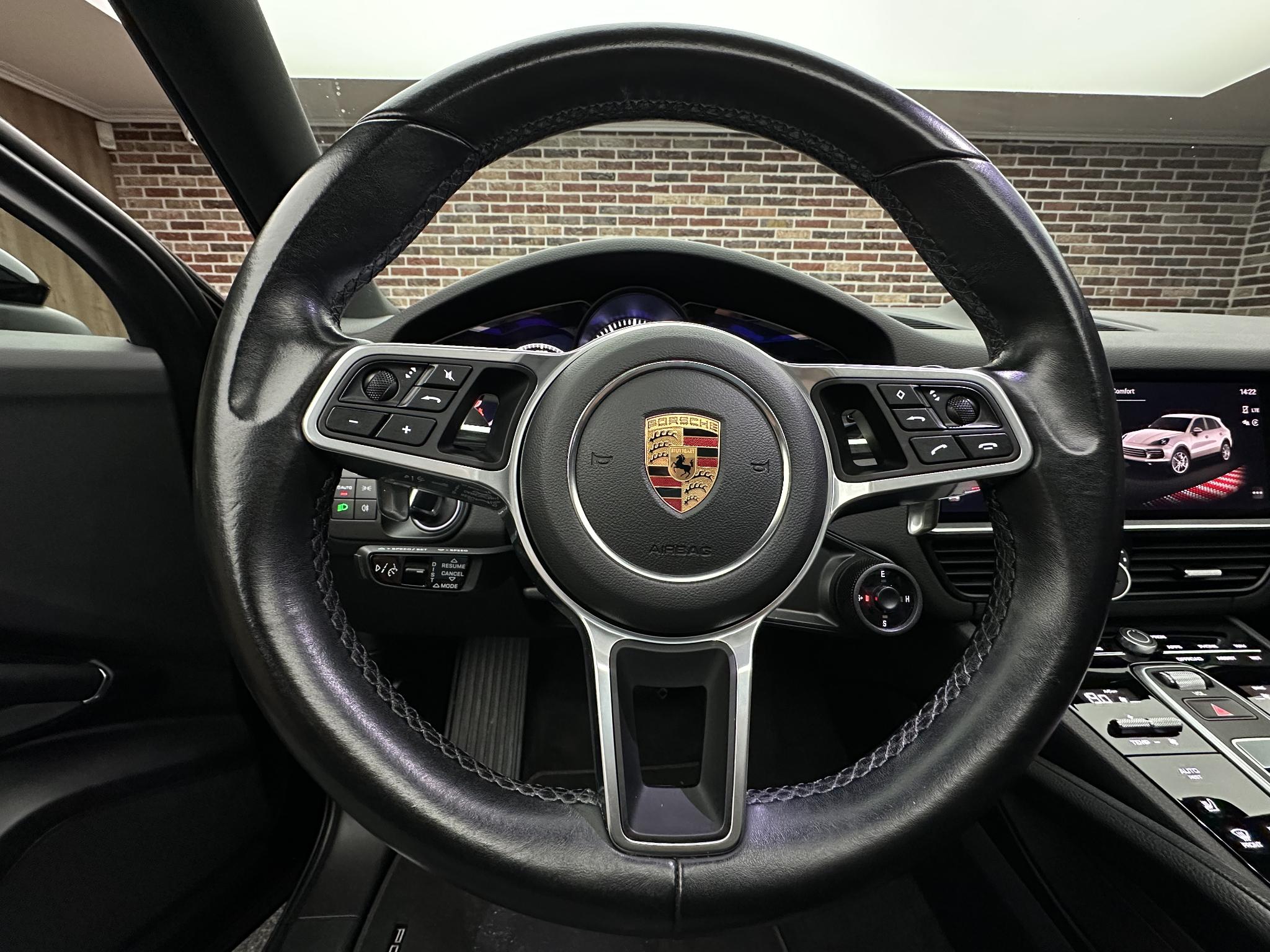 Foto van Porsche Cayenne E-hybrid