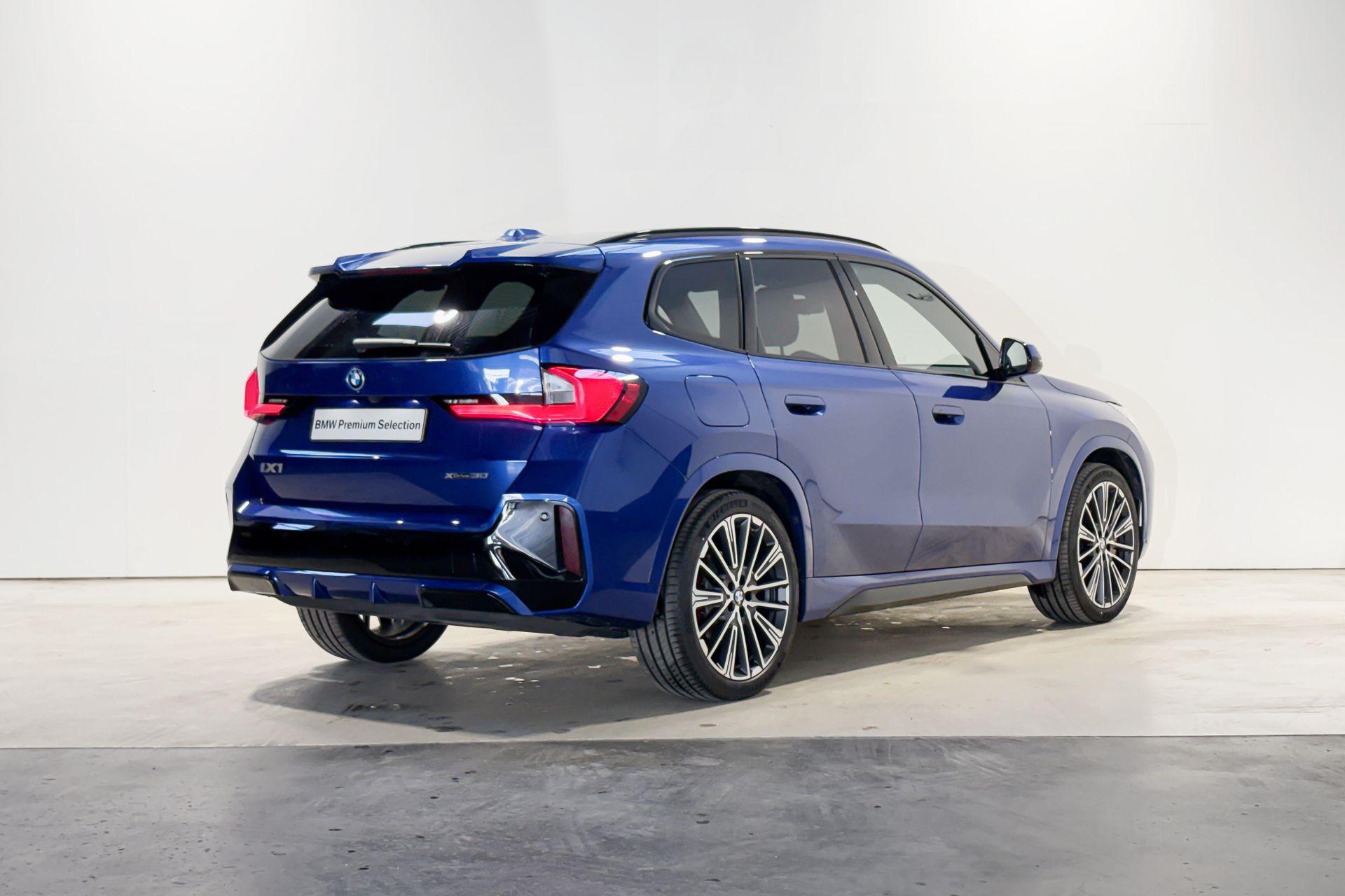 Foto van BMW Ix1 Xdrive30