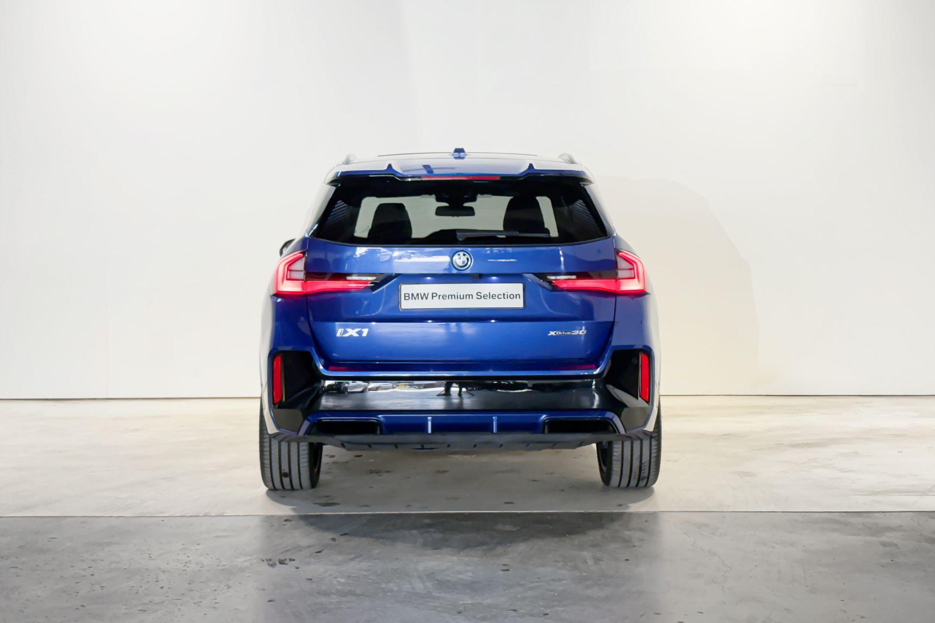 Foto van BMW Ix1 Xdrive30