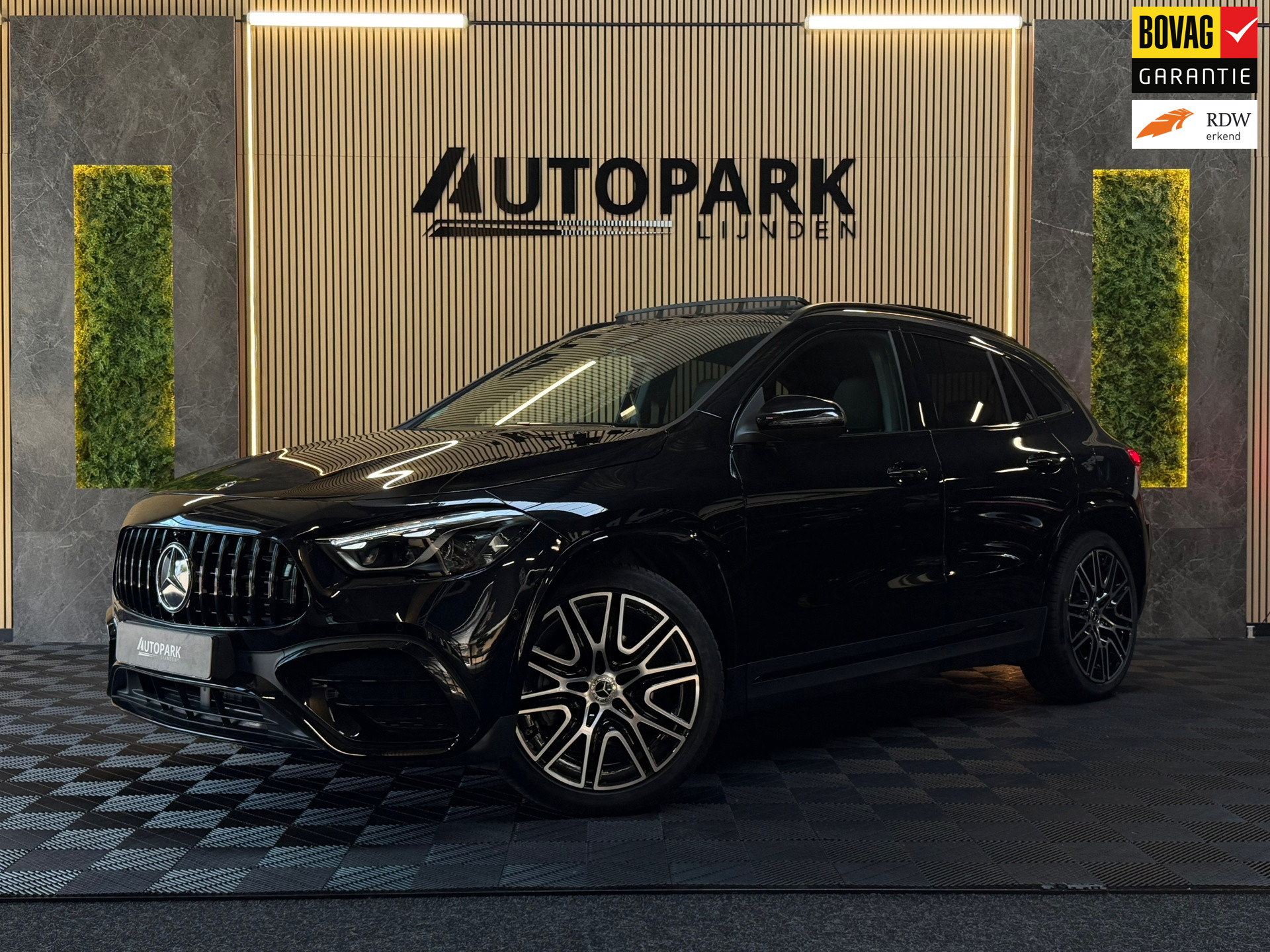 Mercedes-Benz Gla 200 200 AMG Line PANO|KEYLESSS|CARPLAY|CAMERA|FEERVERLICHTING|FABRIEKSGARANTIE|20INCH 2025 - voorkant