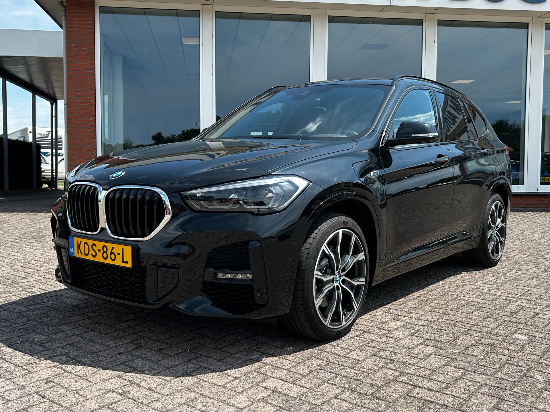 Foto van BMW X1 Xdrive25e
