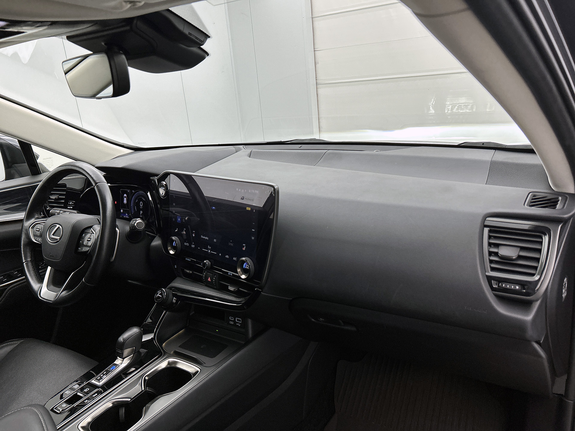 Foto van Lexus Lexus Nx450h+