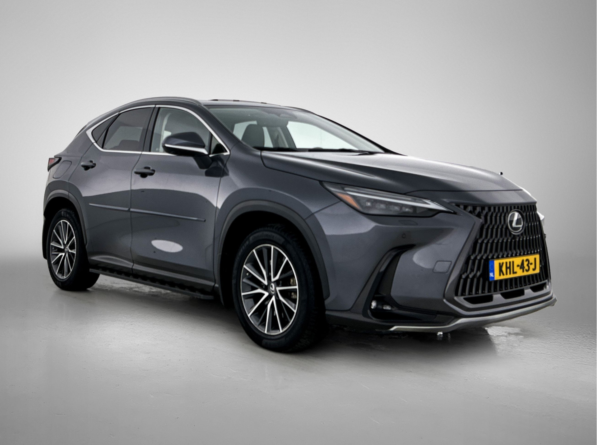 Foto van Lexus Lexus Nx450h+