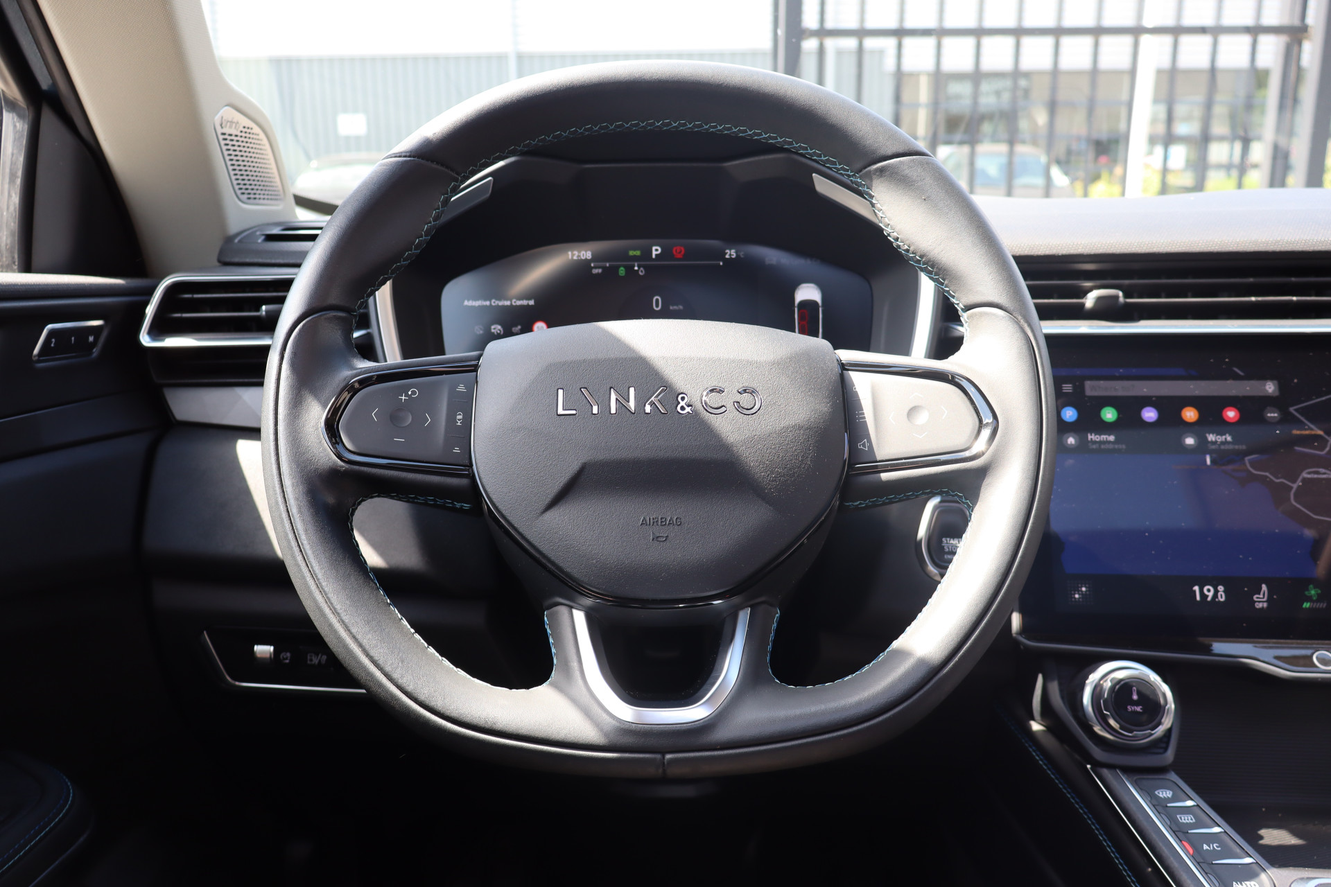 Foto van Lynk&co LYNK & Co 01