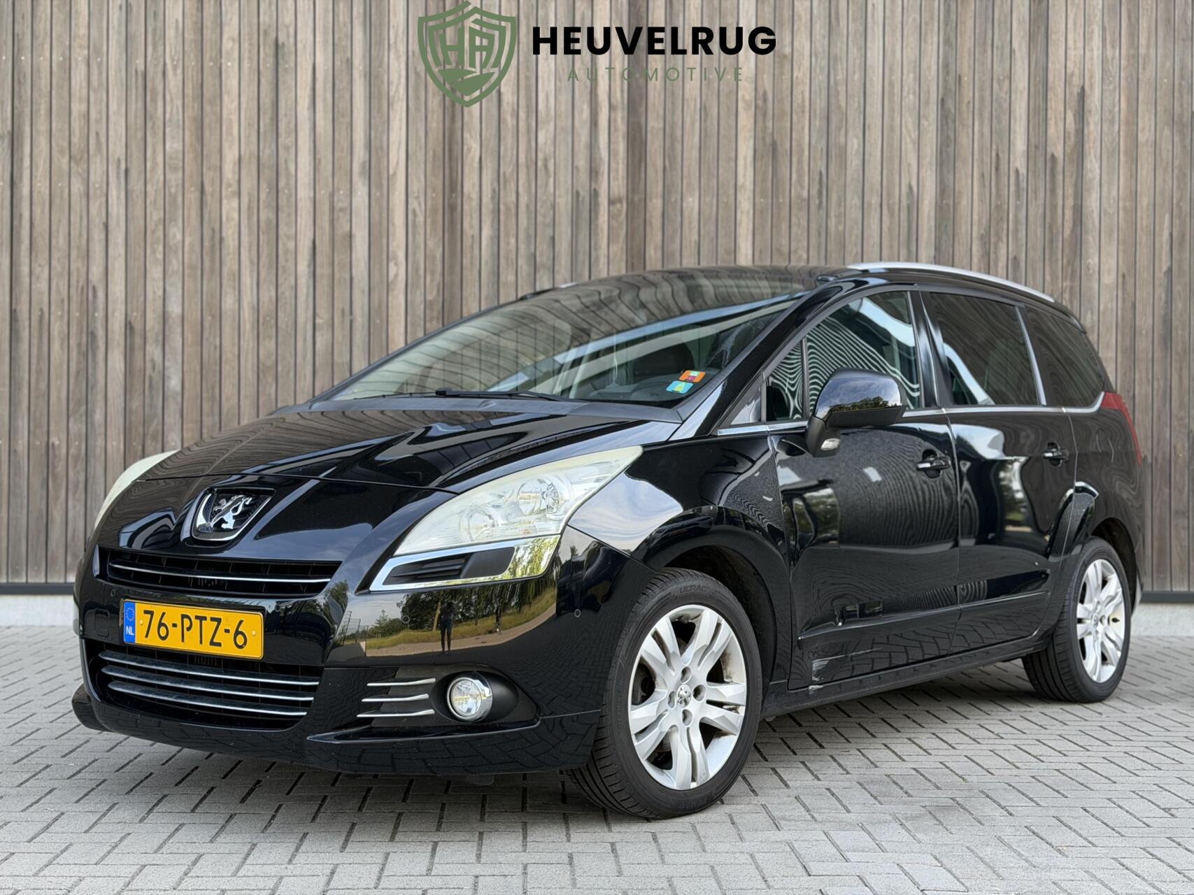 Peugeot 5008 1.6 THP GT 7p. PANORAMADAK | TREKHAAK 2011 - voorkant