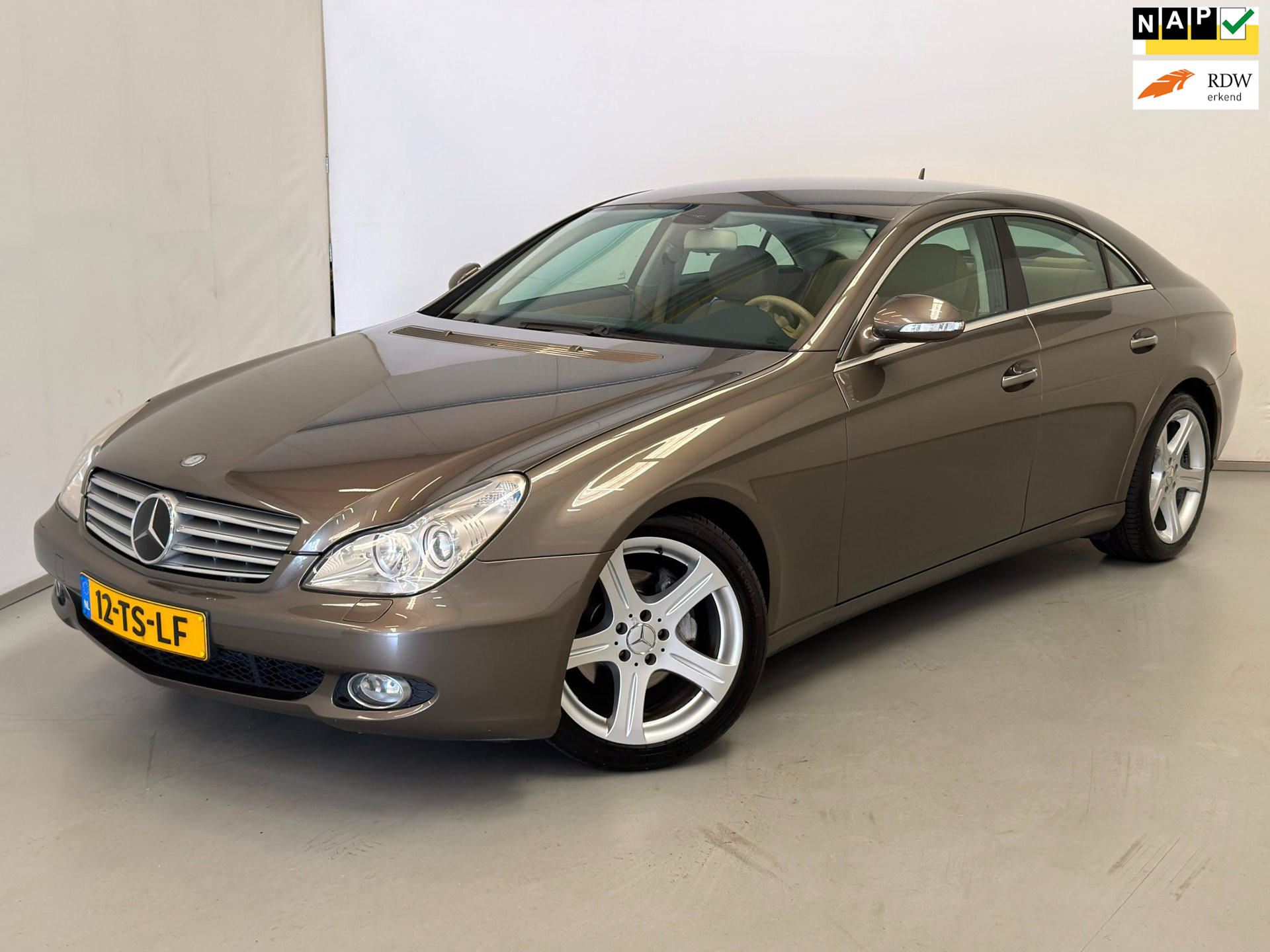 Mercedes-Benz CLS 320 CDI 320 CDI / NL-auto / Distronic / Stoelverwarming 2007 - voorkant