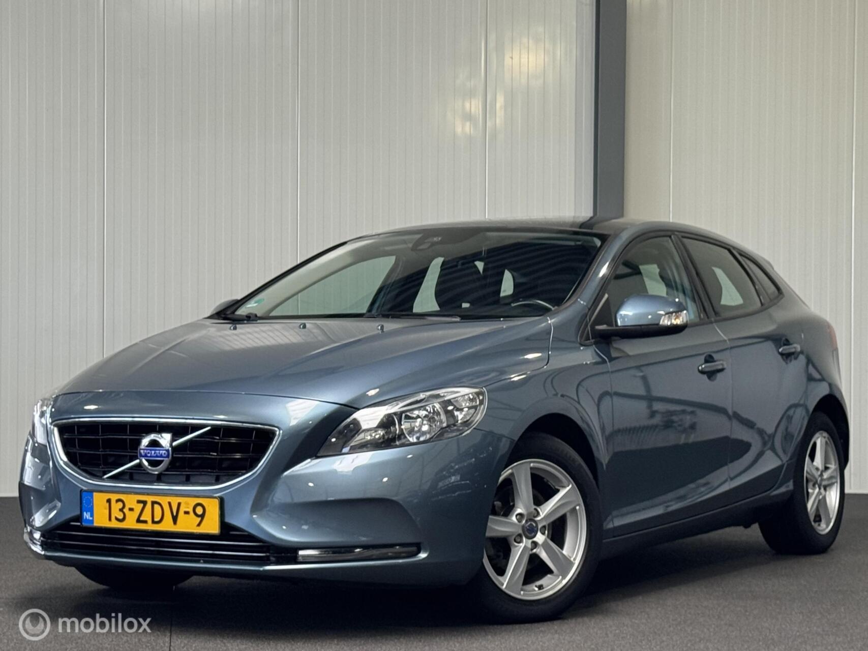 Volvo V40 1.6 D2 Kinetic [ NAP pano EERSTE EIGENAAR ] 2012 - voorkant