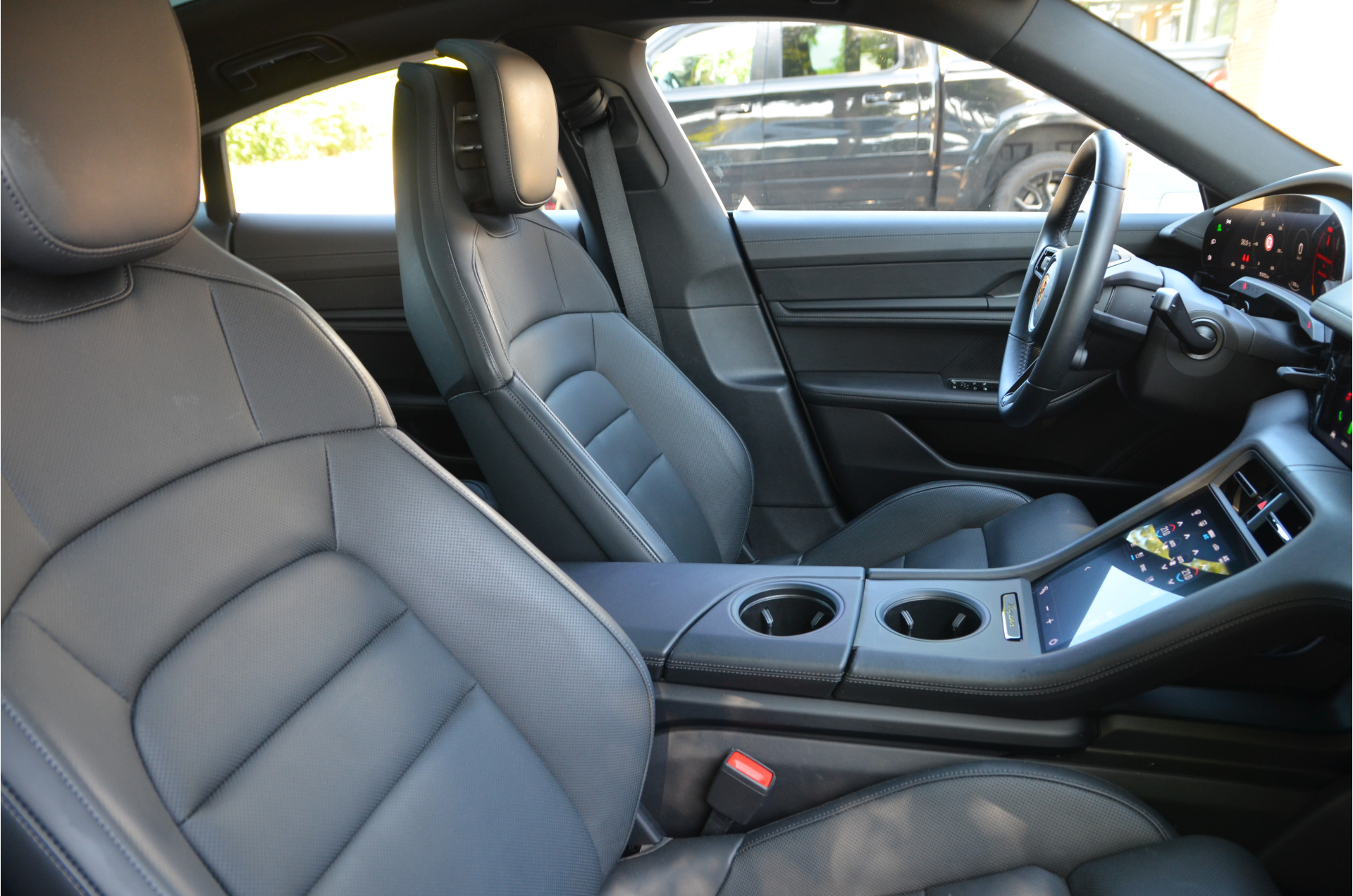 Foto van Porsche Taycan 4s