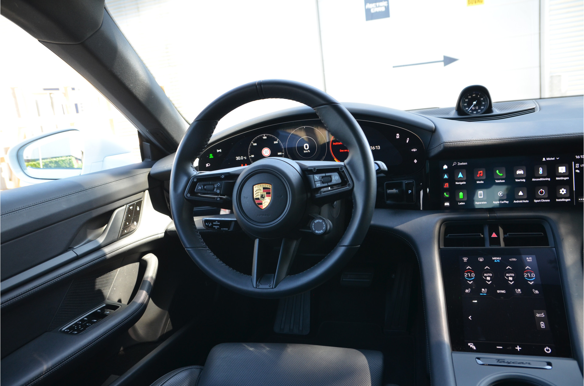Foto van Porsche Taycan 4s