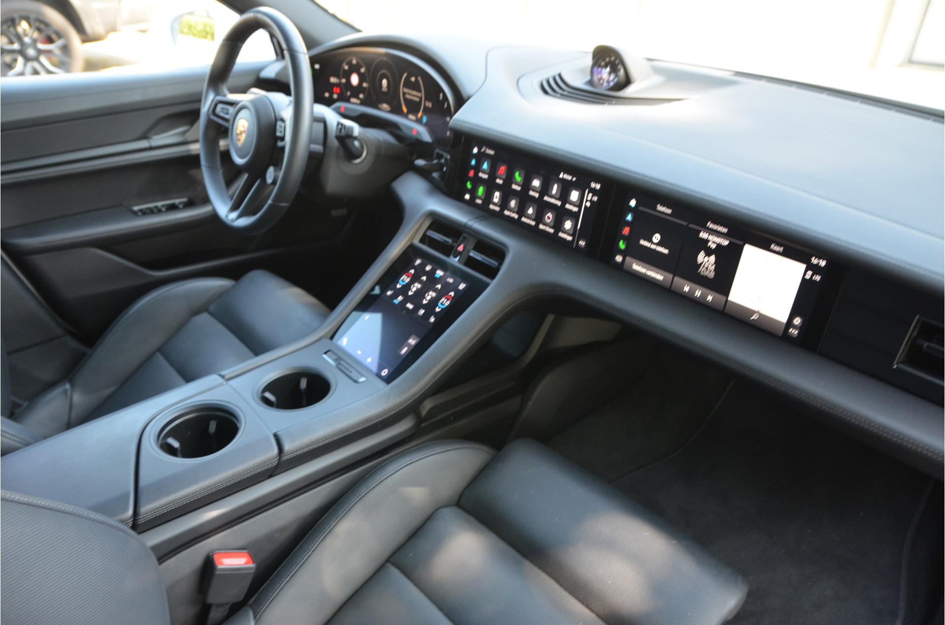 Foto van Porsche Taycan 4s