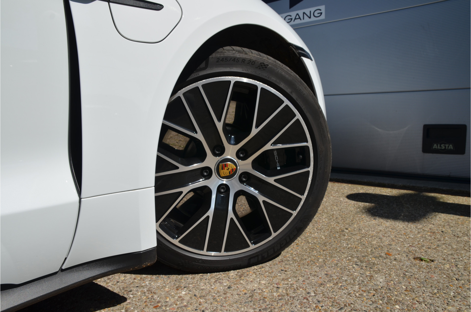 Foto van Porsche Taycan 4s