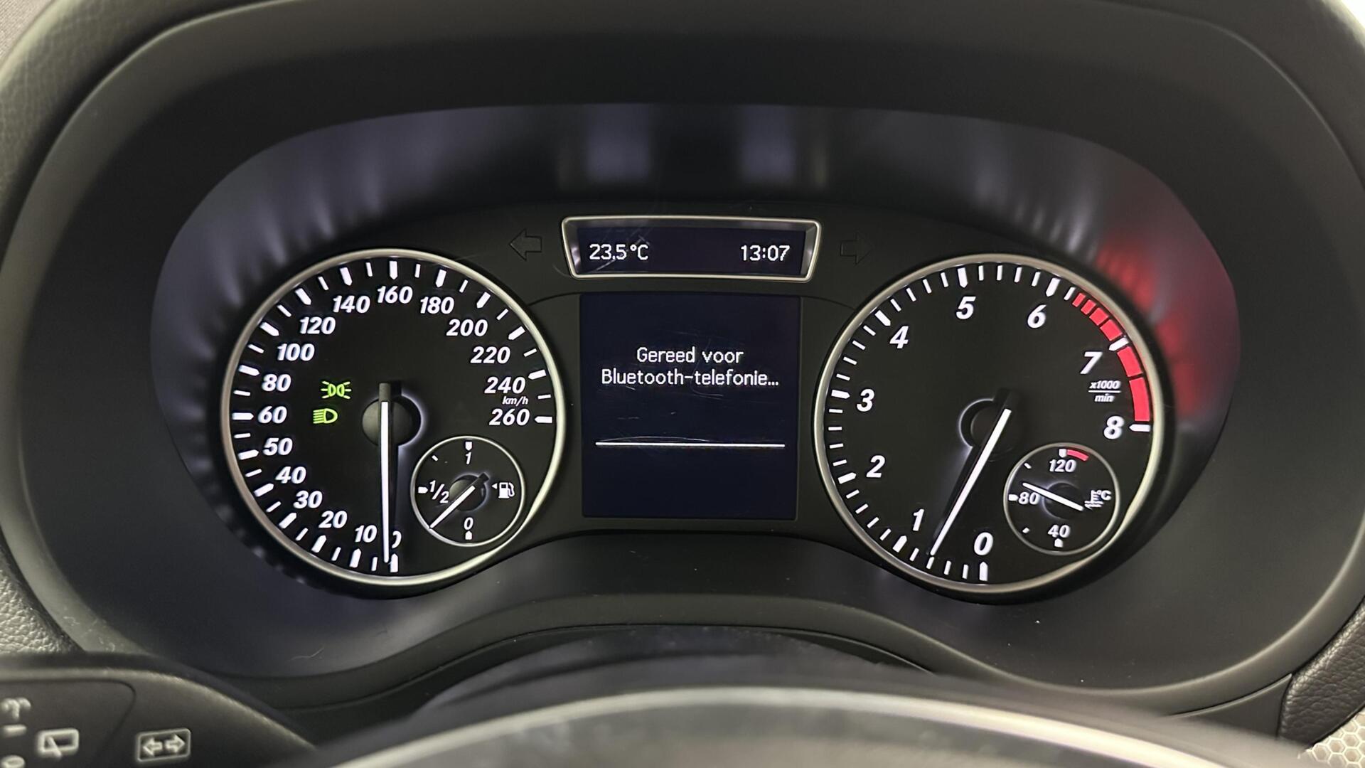 Foto van Mercedes-Benz B 180