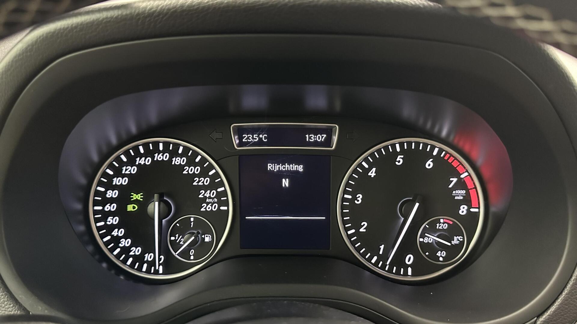 Foto van Mercedes-Benz B 180