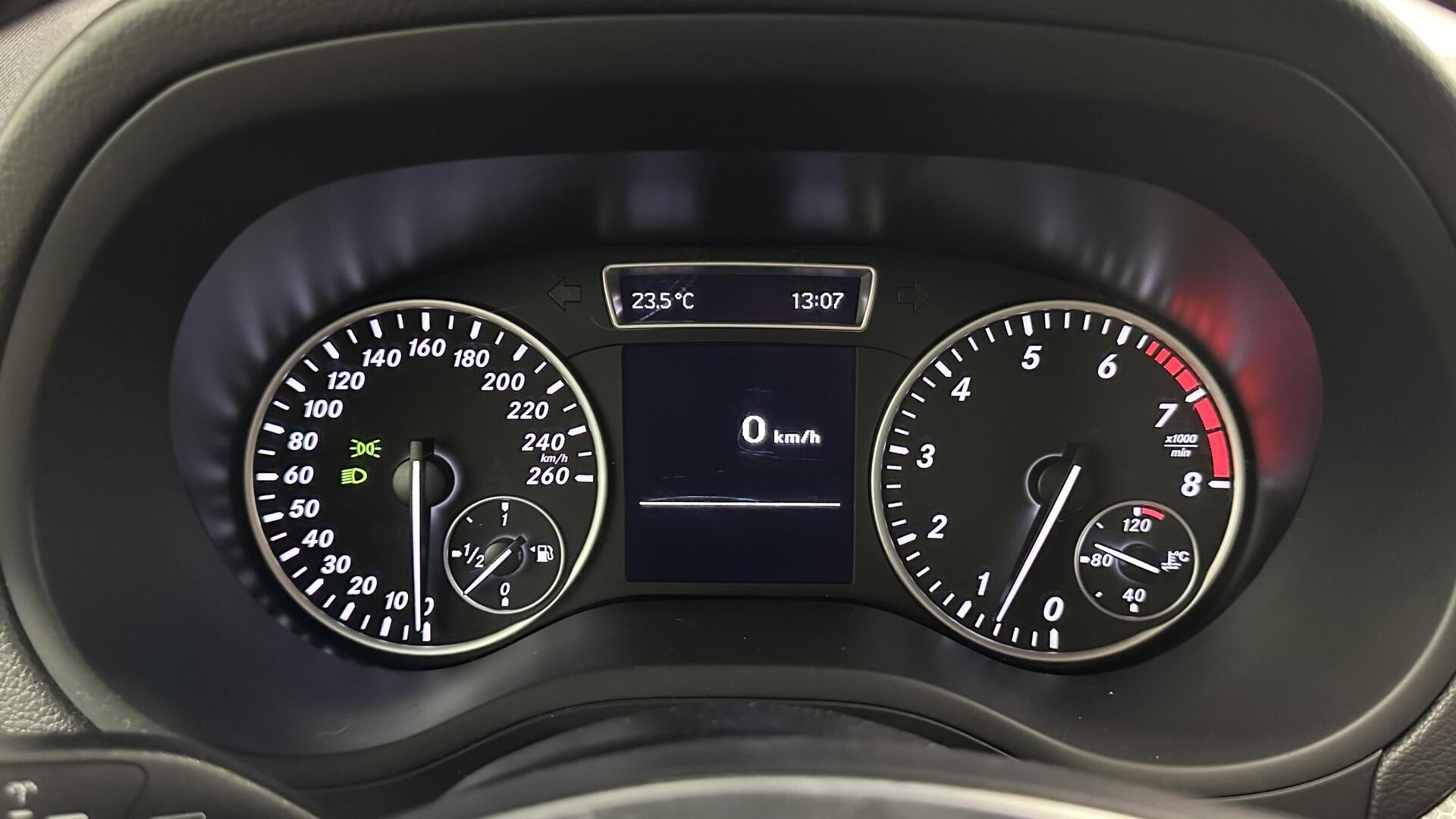 Foto van Mercedes-Benz B 180