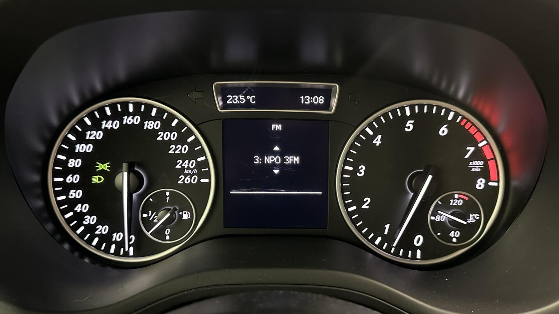 Foto van Mercedes-Benz B 180
