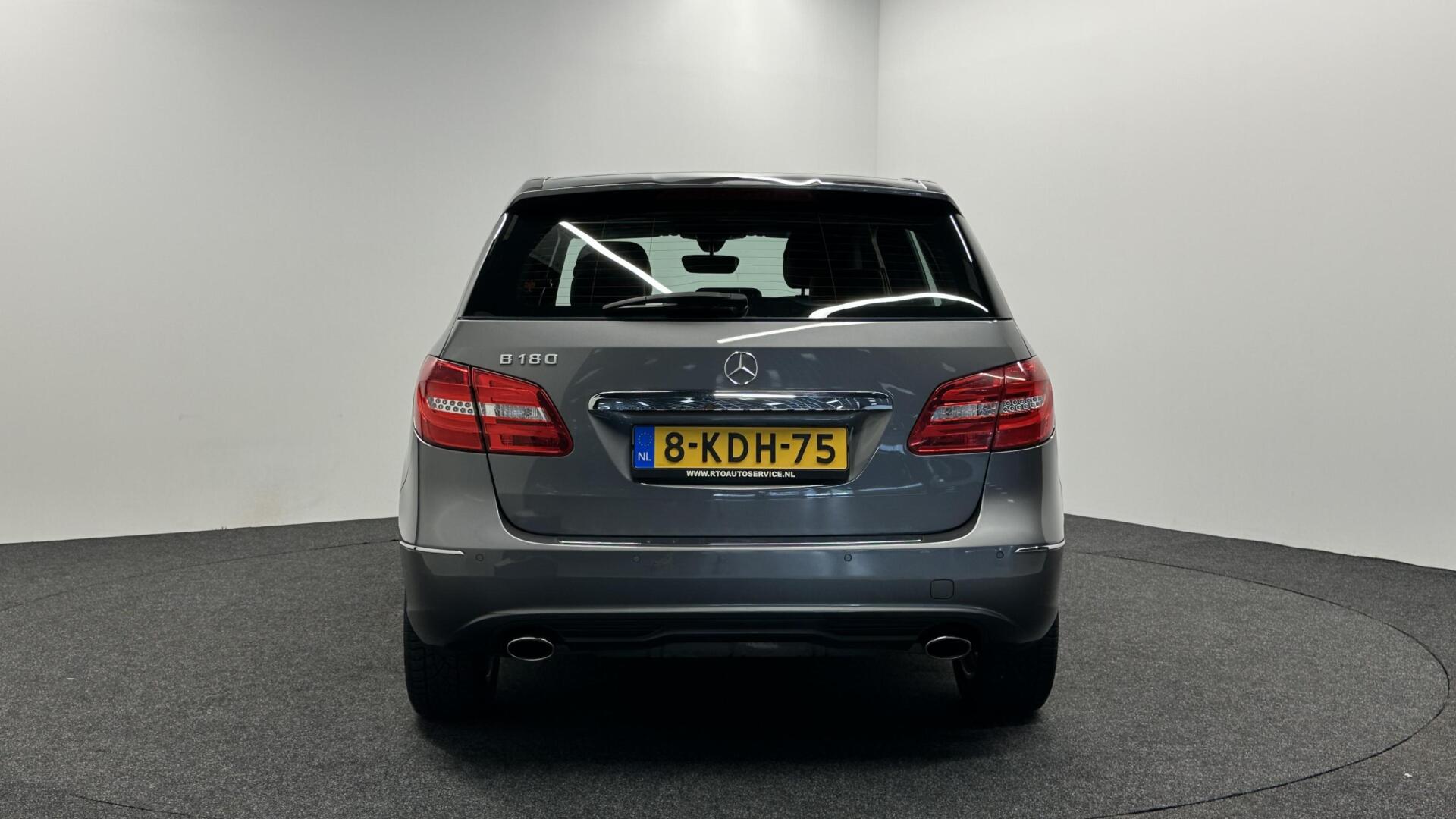 Foto van Mercedes-Benz B 180