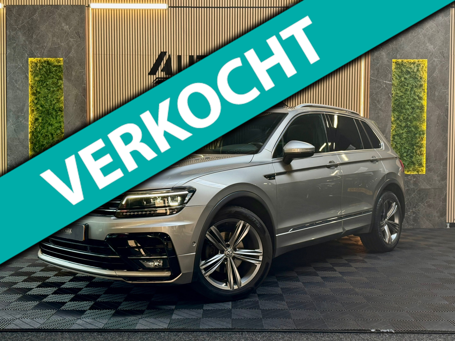 Volkswagen Tiguan 1.5 TSI ACT Highline R-LINE |PANO|KEYLESS|DEALER ONDERHOUDEN|NAP|19 INCH|CAMERA| 2019 - voorkant