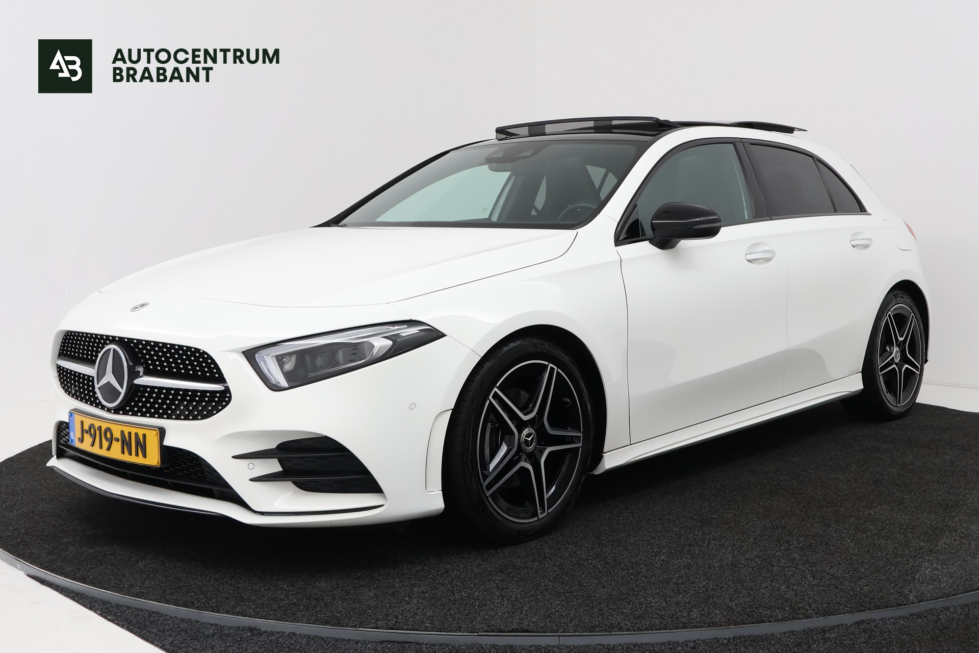 Mercedes-Benz A-klasse 180 Business Solution AMG 2020 - voorkant