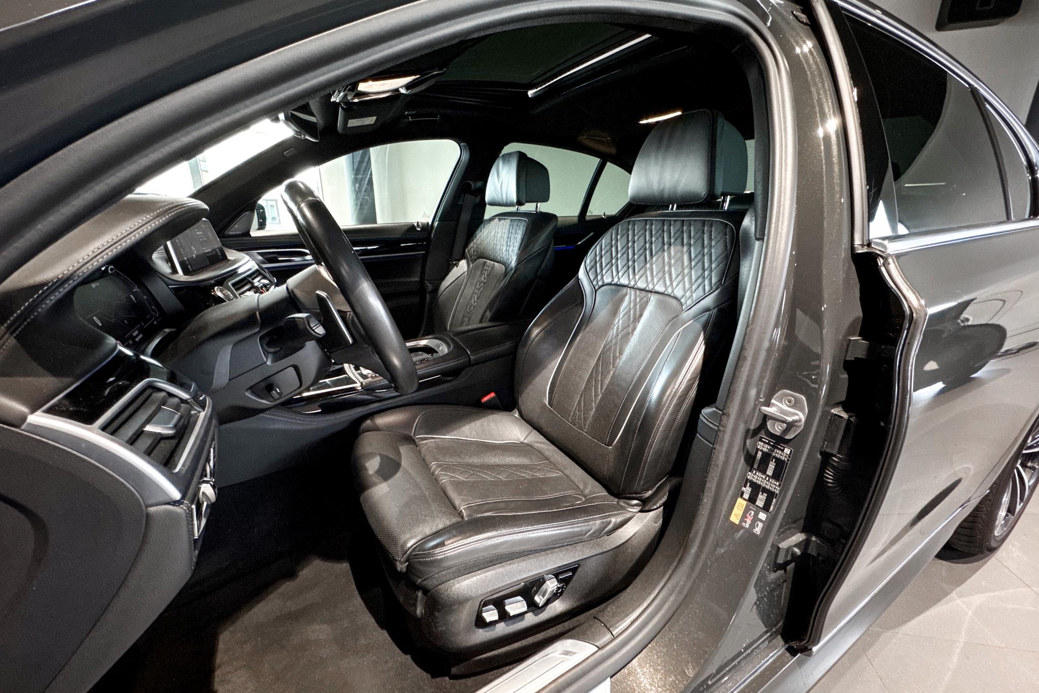 Foto van BMW 745e