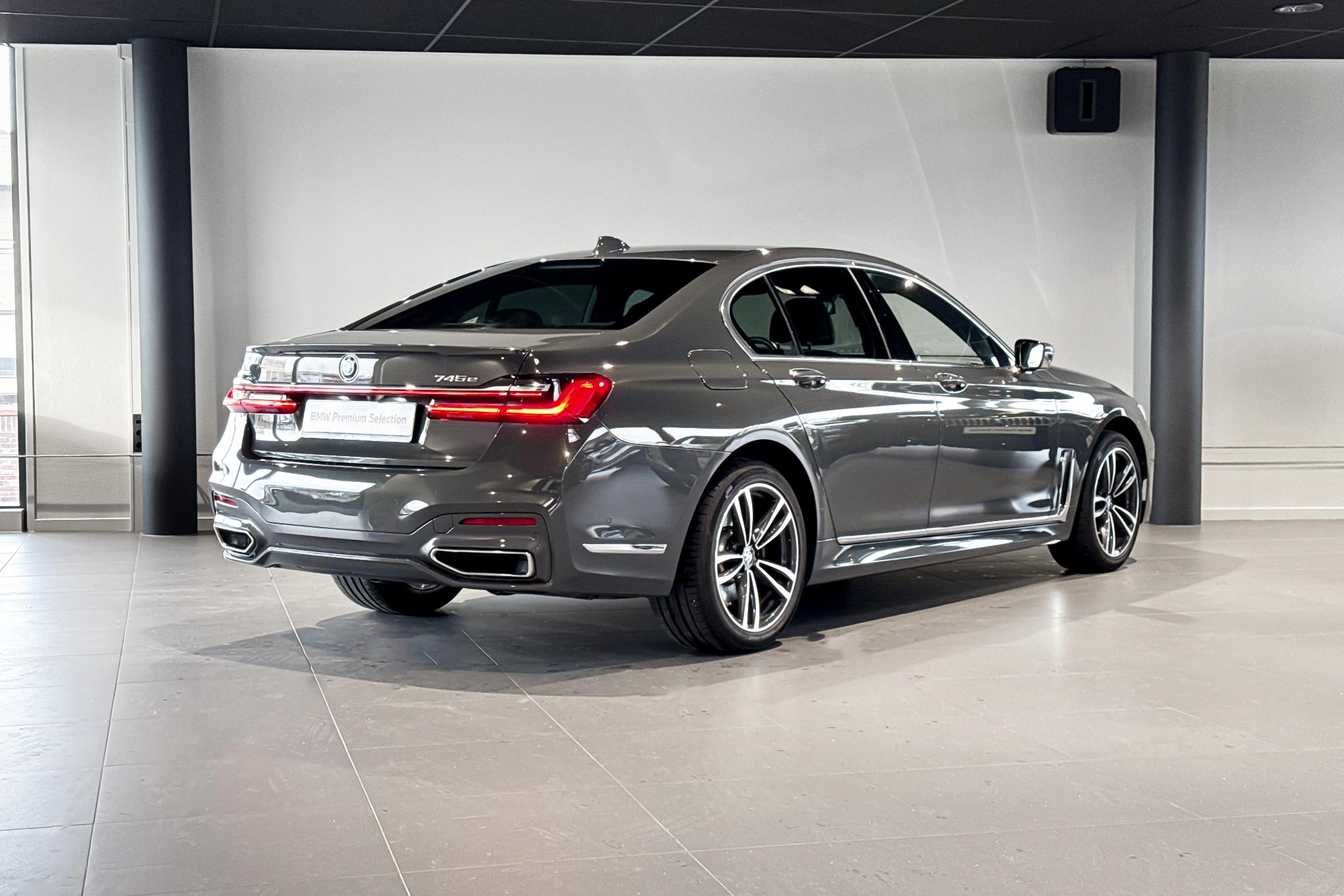 Foto van BMW 745e