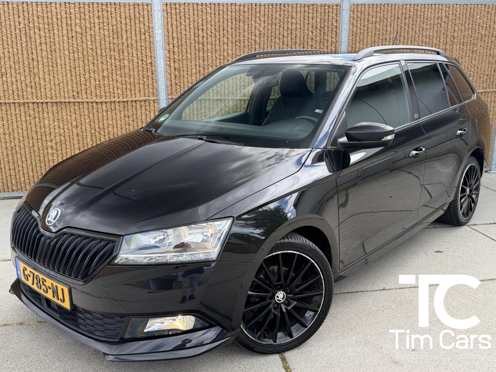 Skoda Fabia 1.0 TSI Monte Carlo Stoelverwarming | Navigatiesysteem | DAB ontvangst | Climatronic | Cruise control | 17 inch velgen | Sportonderstel | Apple CarPlay voorbereiding | Parkeersensoren achter 2019 - voorkant