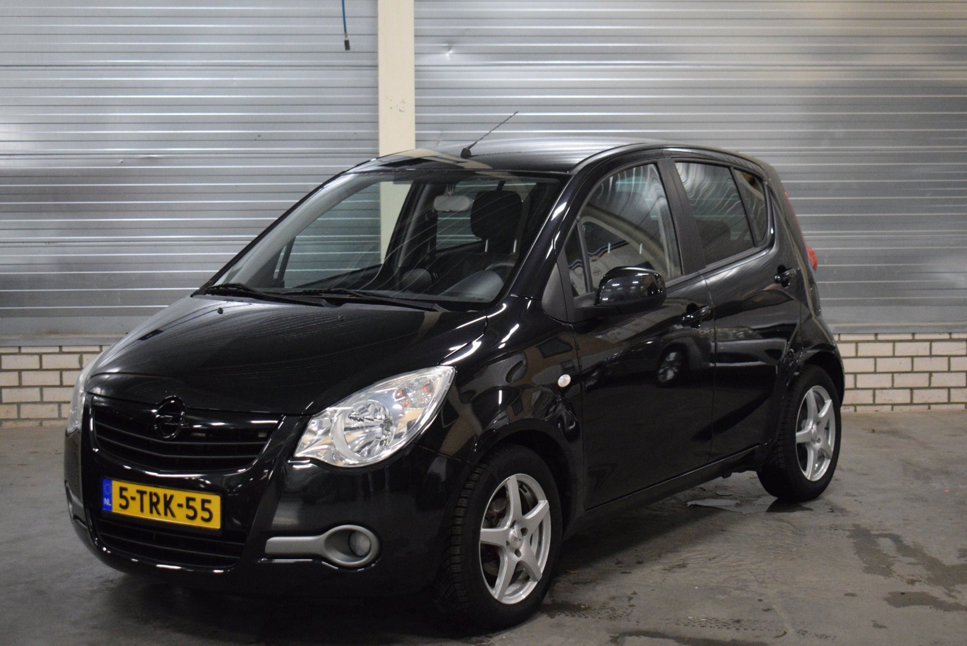 Opel Agila 1.2 Edition Volautomaat 70.000KM! Dealer Onderhouden + Airco|Trekhaak| 2014 - voorkant