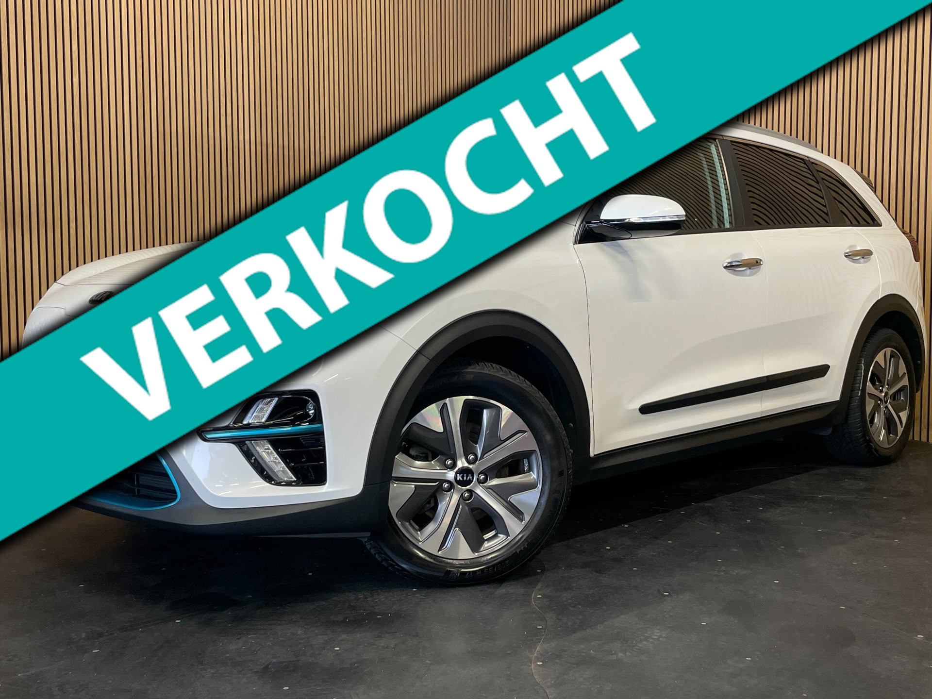 Kia Niro ExecutiveLine 64 kWh|100%SOH|LEDER|MEMORY|JBL|ACC|CARPLAY|CAMERA|STUURVERW|STOELVERW+VENT V+A|IN.BTW|1 EIG|NL-AUTO|NAP| 2020 - voorkant