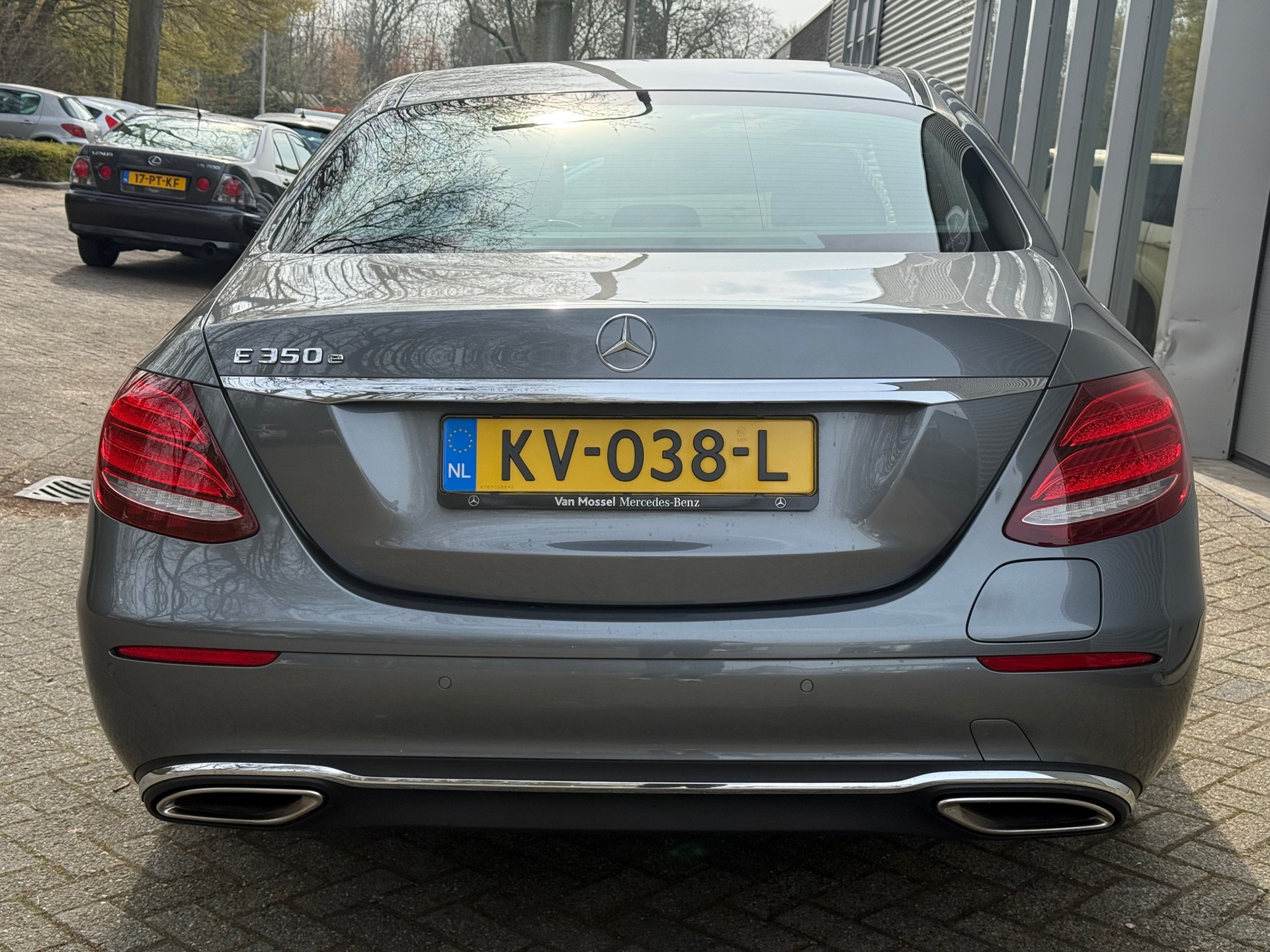 Foto van Mercedes-Benz E 350 E