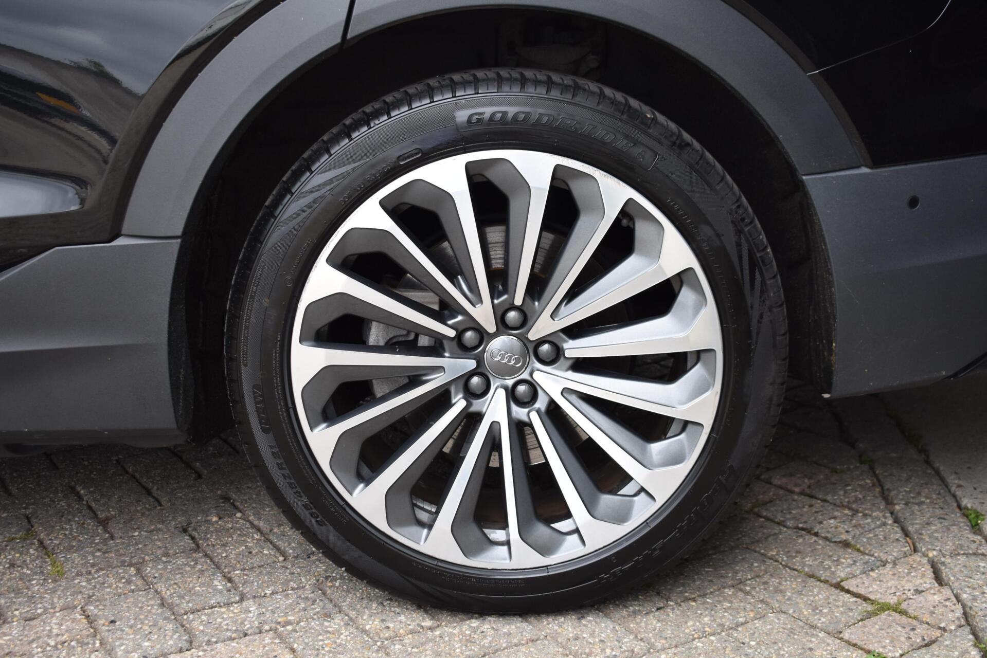 Foto van Audi E-tron