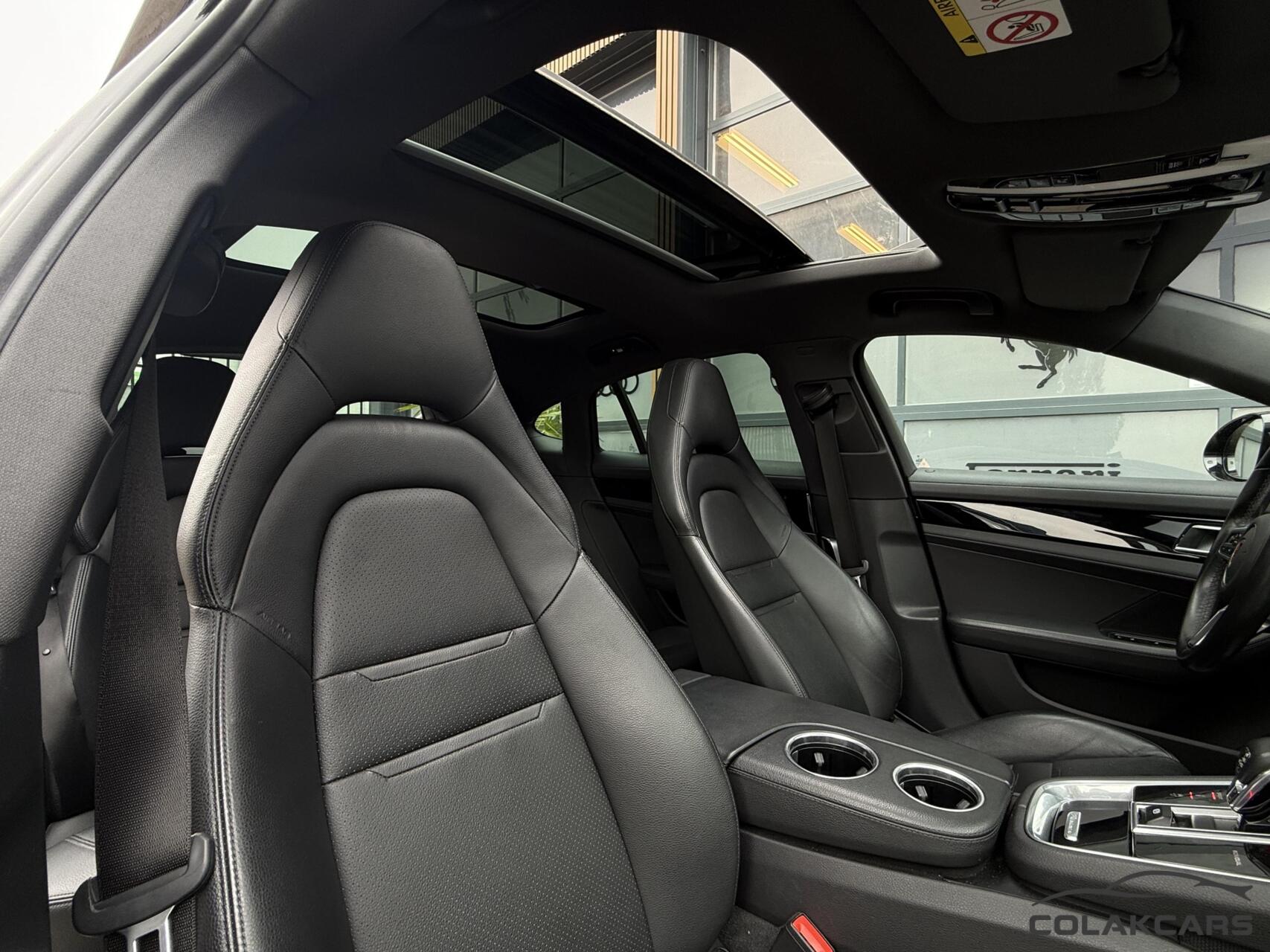 Foto van Porsche Panamera 4