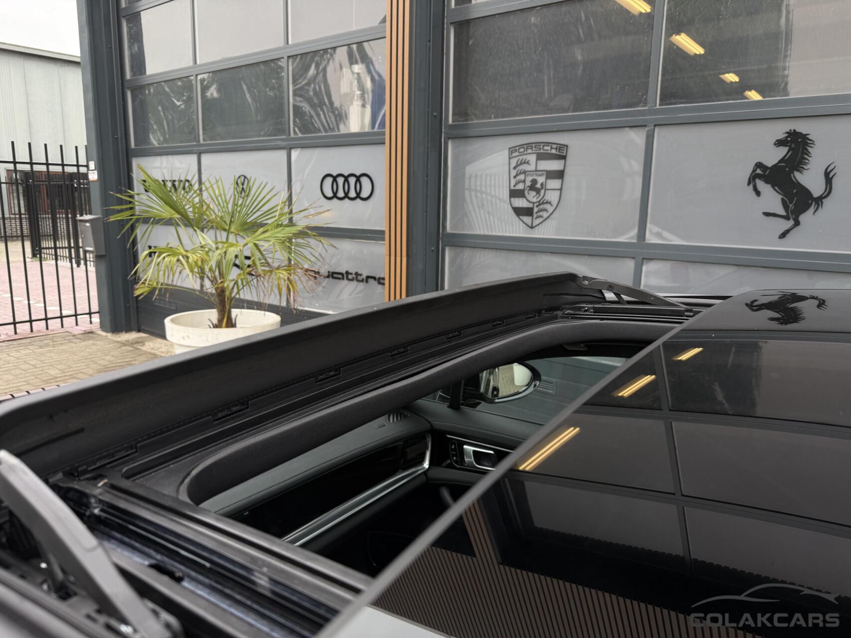 Foto van Porsche Panamera 4