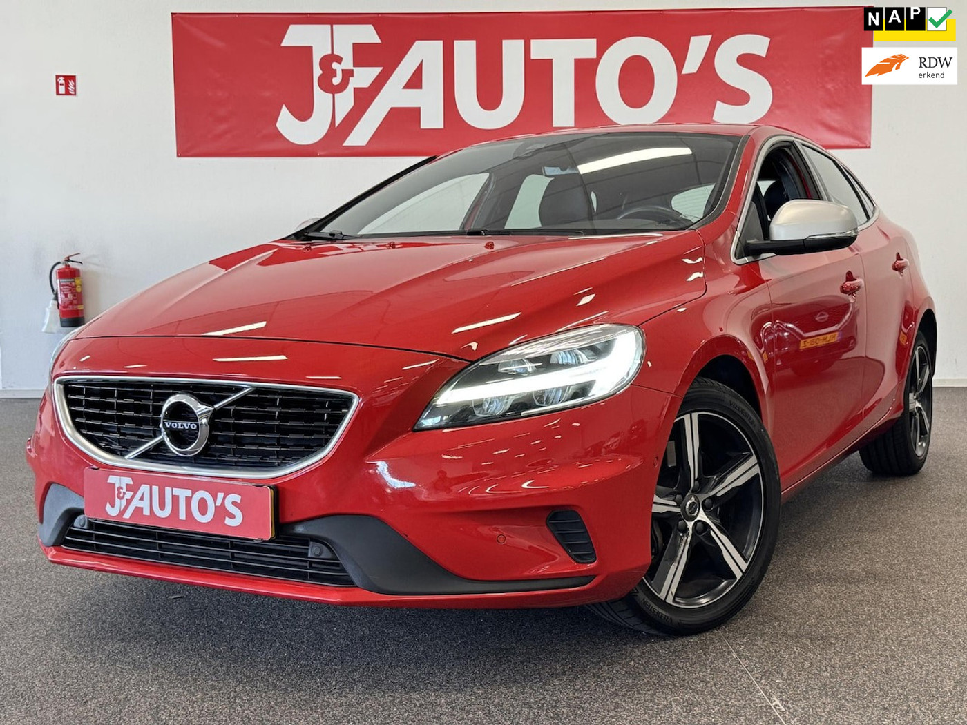 Volvo V40 2.0 T4 Business Sport NAVIGATIE, ECC AIRCO, CRUISE 2017 - voorkant
