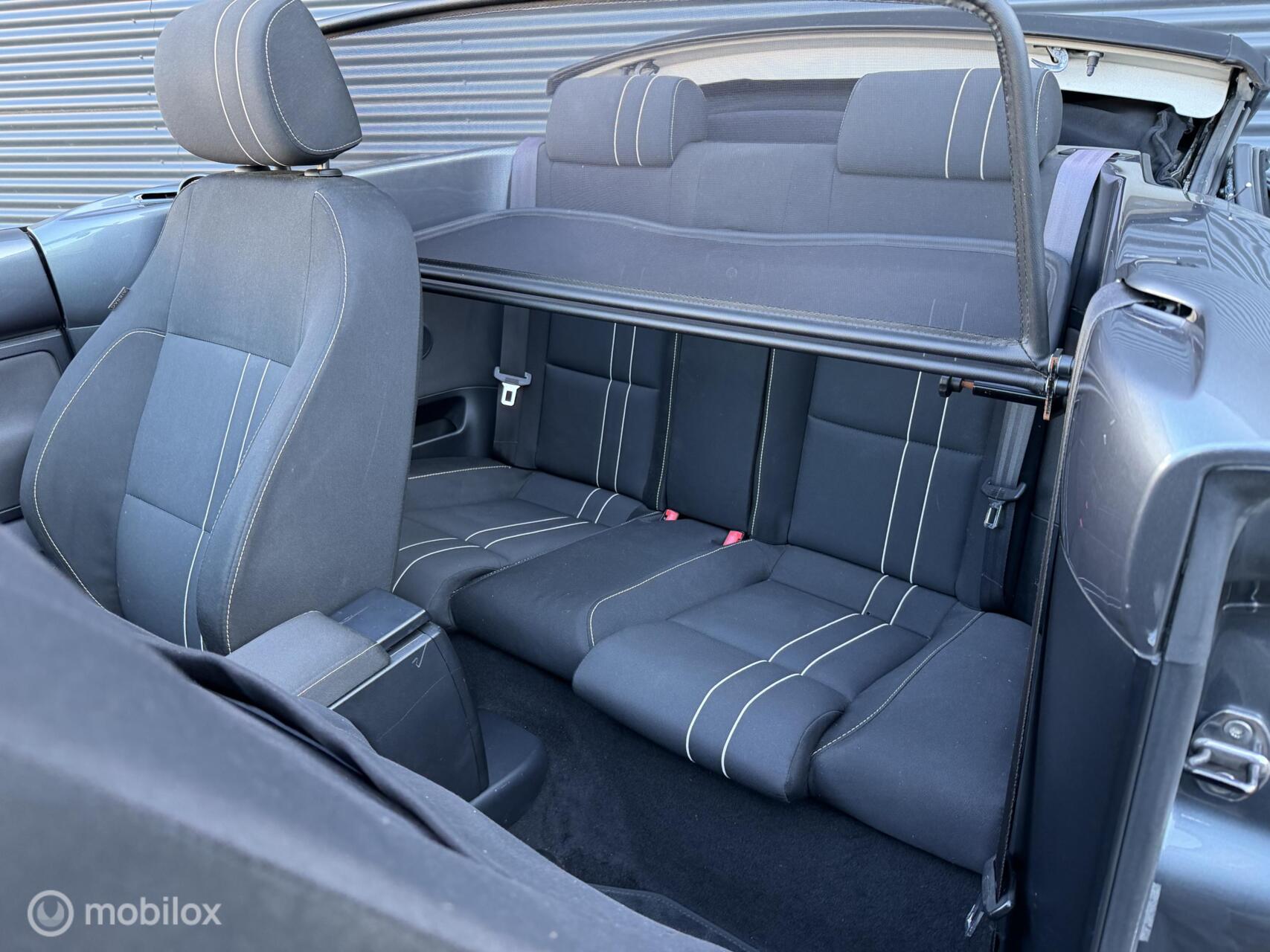 Foto van Volkswagen New Beetle Cabriolet