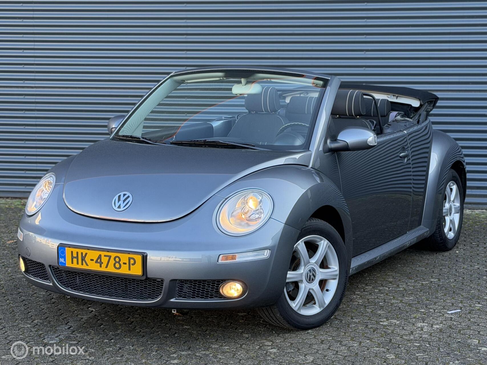 Volkswagen New Beetle Cabriolet 1.6 Trendline 2009 - voorkant