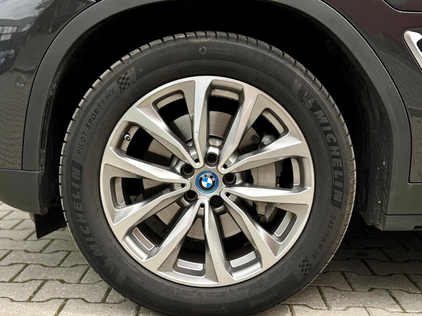 Foto van BMW X3 Xdrive30e