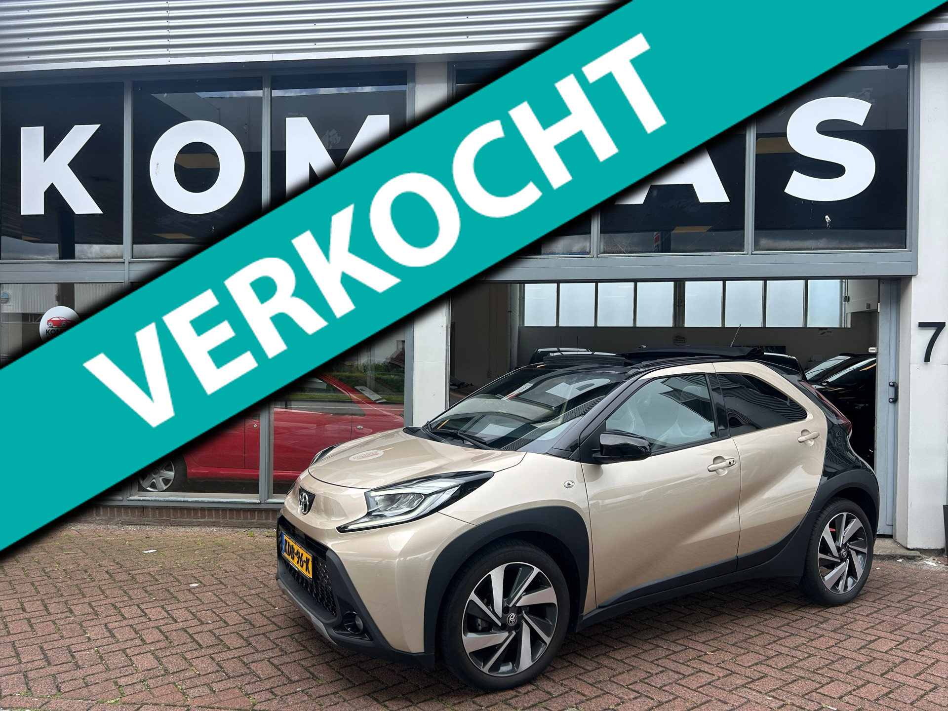 Toyota Toyota Aygo X 1.0 VVT-i S-CVT Envy |AUT|Keyless|CABRIO|Carplay|JBL|Airco|1EIG|A.Camera|PDC|LM.VELGEN 2022 - voorkant