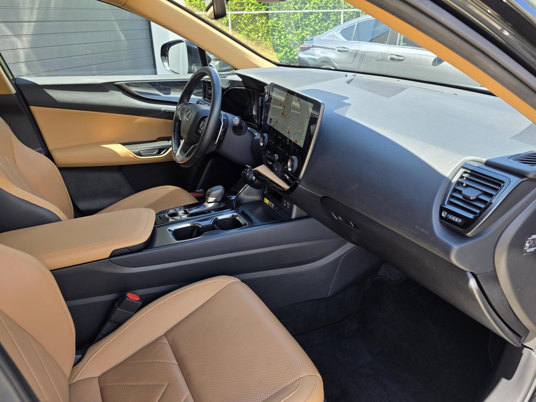 Foto van Lexus Lexus Nx450h+