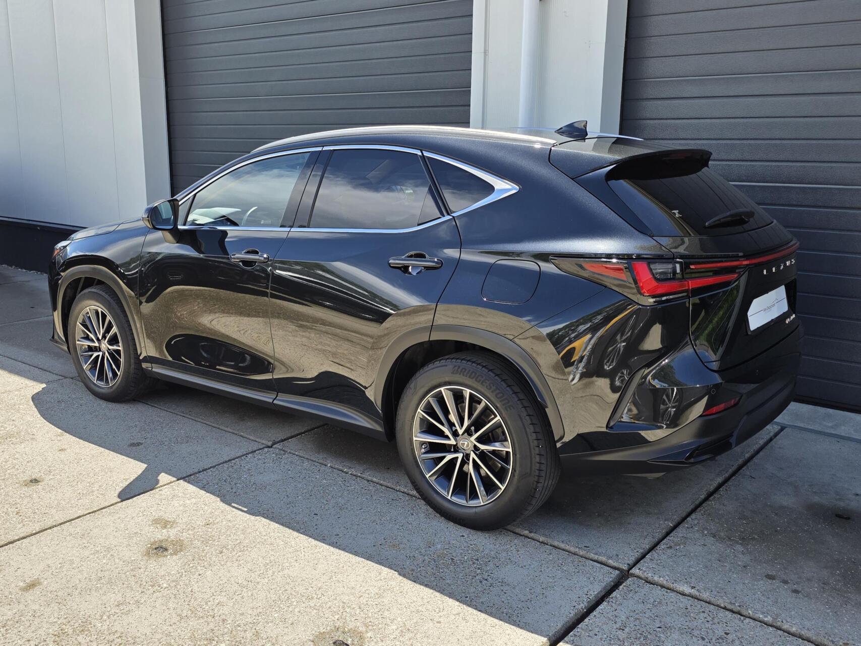 Foto van Lexus Lexus Nx450h+