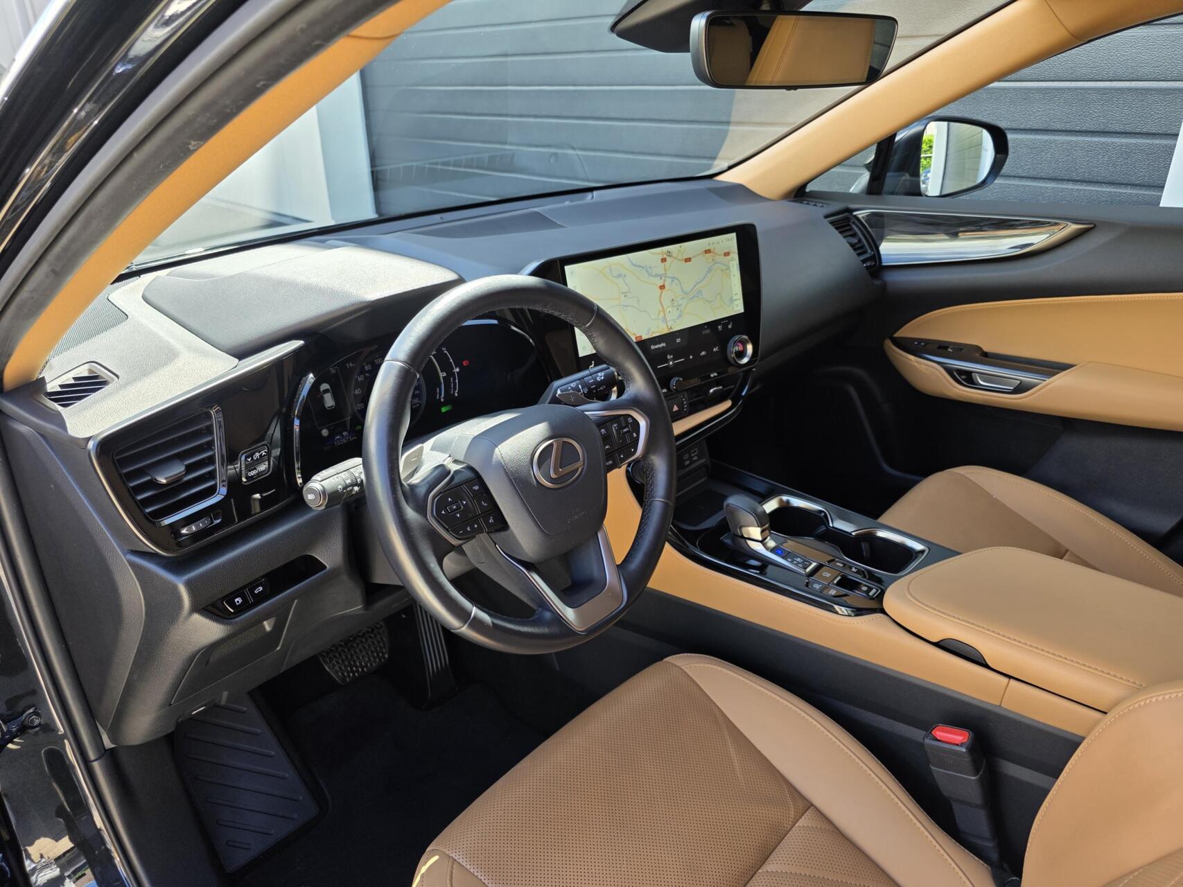 Foto van Lexus Lexus Nx450h+