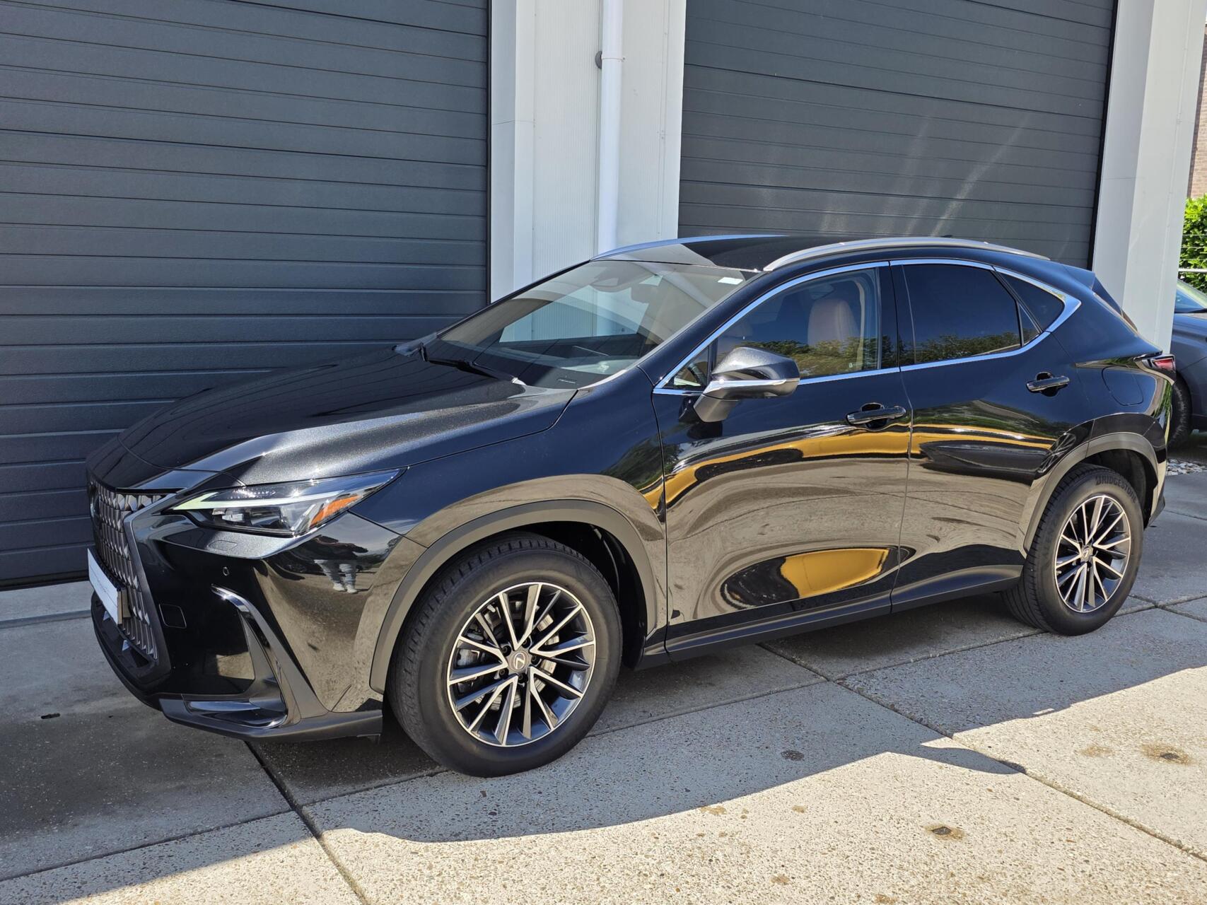 Foto van Lexus Lexus Nx450h+