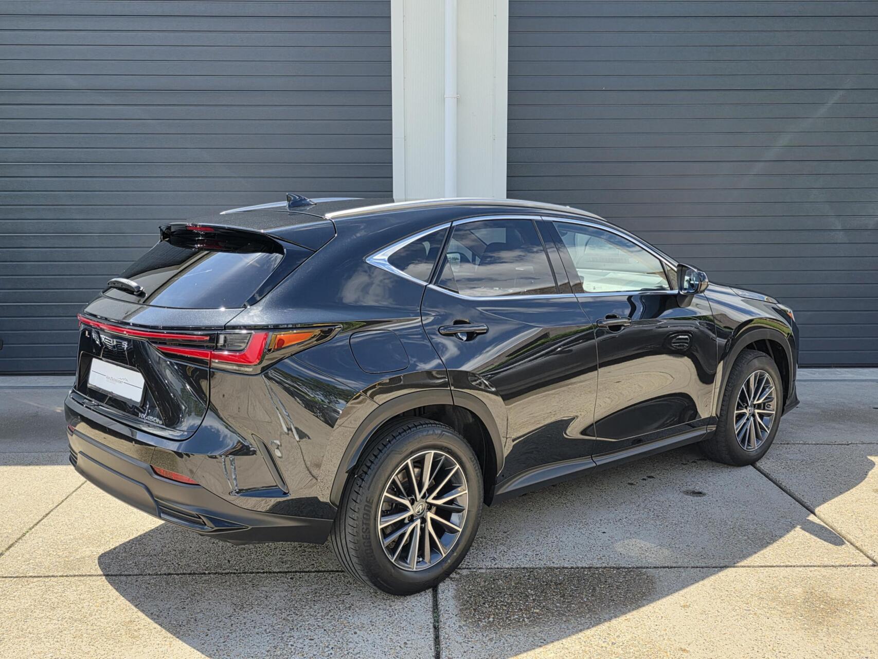 Foto van Lexus Lexus Nx450h+