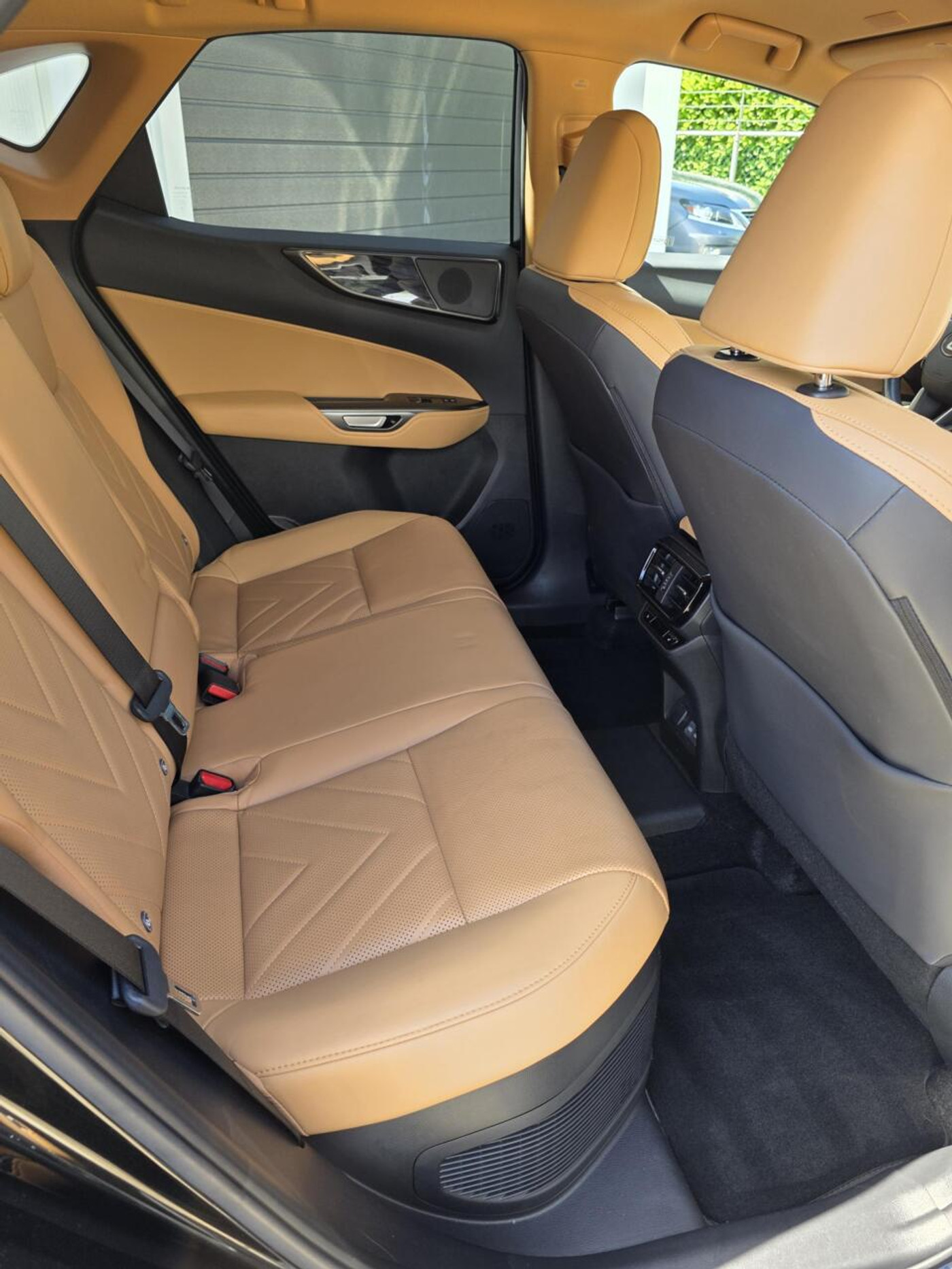 Foto van Lexus Lexus Nx450h+