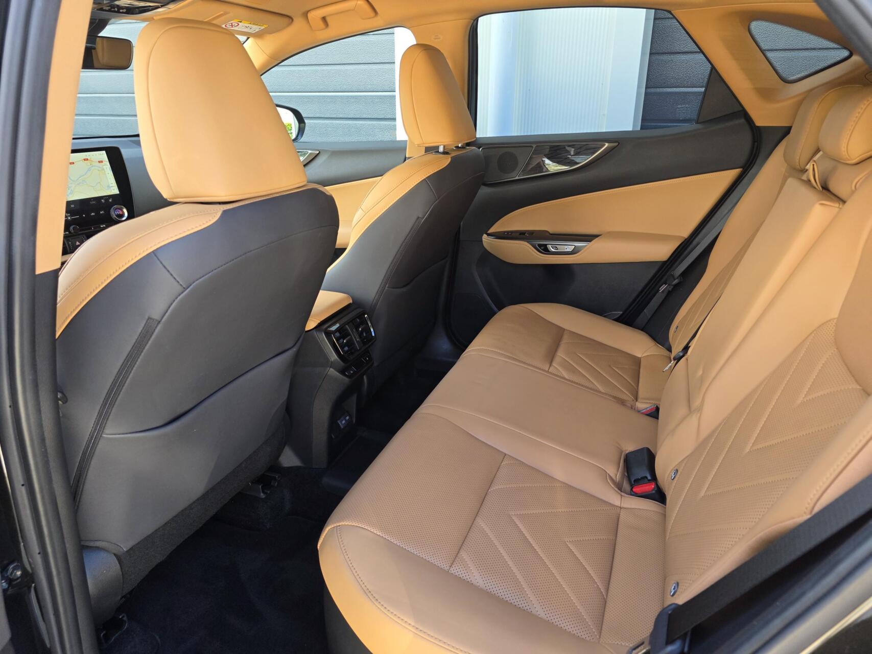 Foto van Lexus Lexus Nx450h+