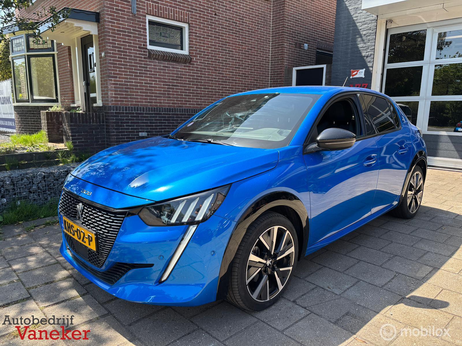 Peugeot 208 1.2 PureTech GT Pack|Vertigo Blue|Carplay|Camera 2021 - voorkant