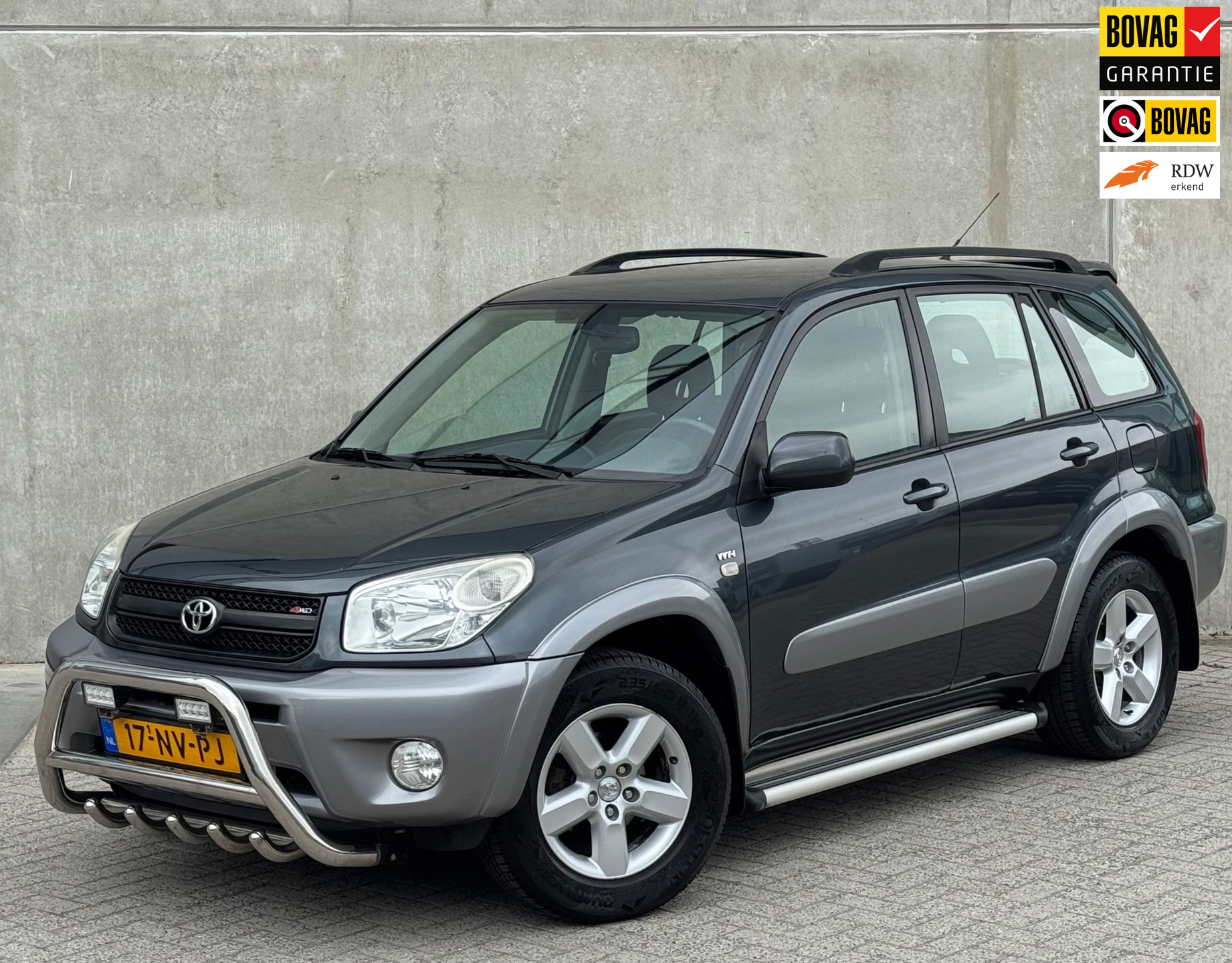 Toyota Toyota Rav4 2.0-16V VVT-i Sol 5DR 4WD 2004 Grijs LEDER|NAP 2004 - voorkant