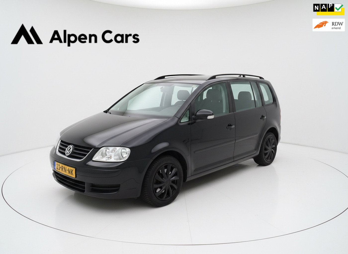 Volkswagen Touran 1.6-16V FSI Trendline AC / Cruise controle / Trekhaak / APK 05-2027 2005 - voorkant