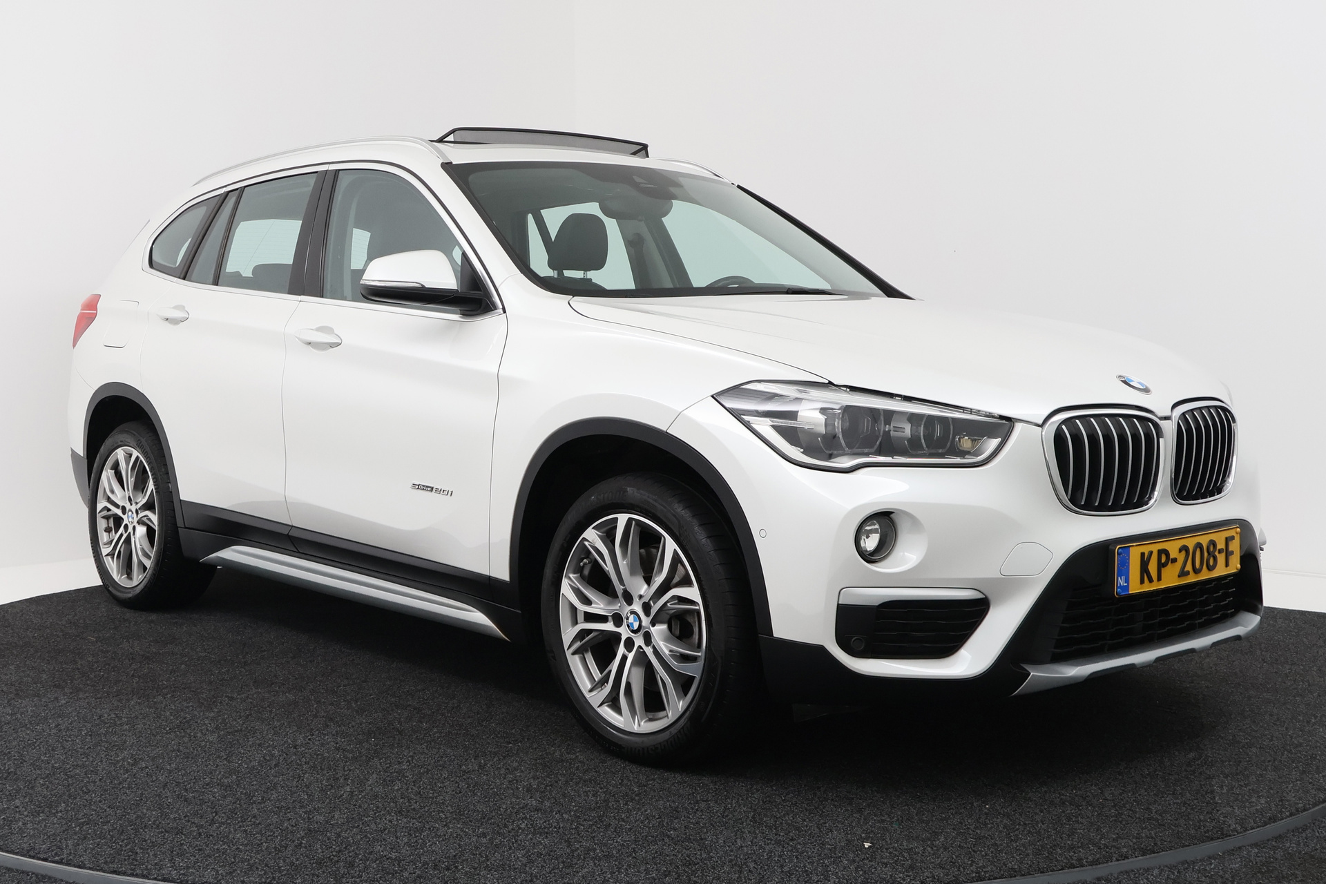 Foto van BMW X1 Sdrive20i